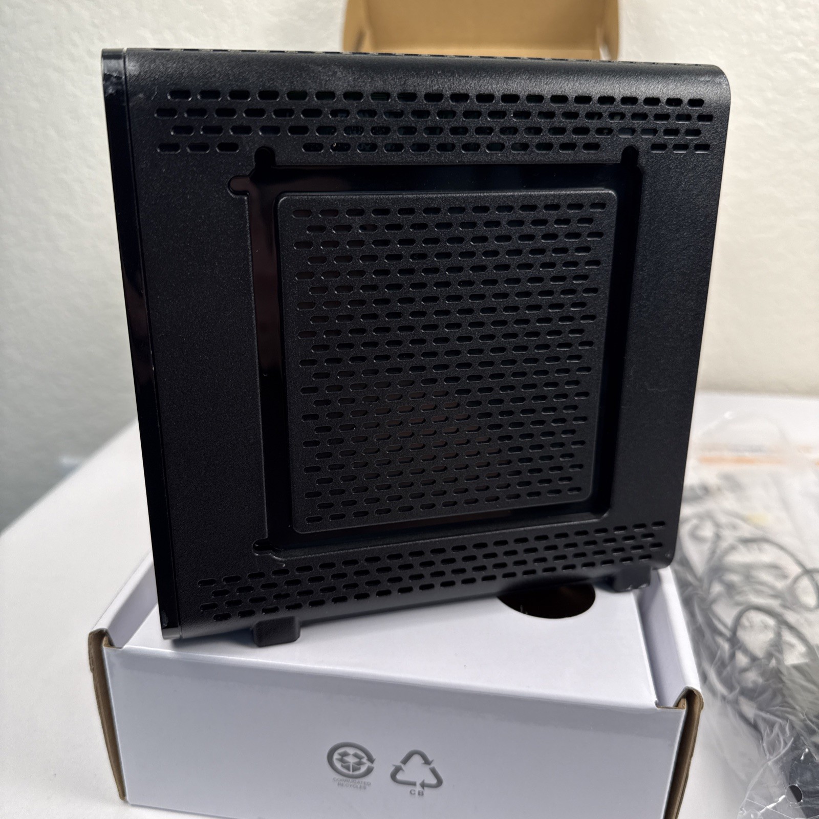 Arris SBG10 Cable Modem Router Combo DOCSIS 3.0 16 X 4 GB Comcast Xfinity, Cox