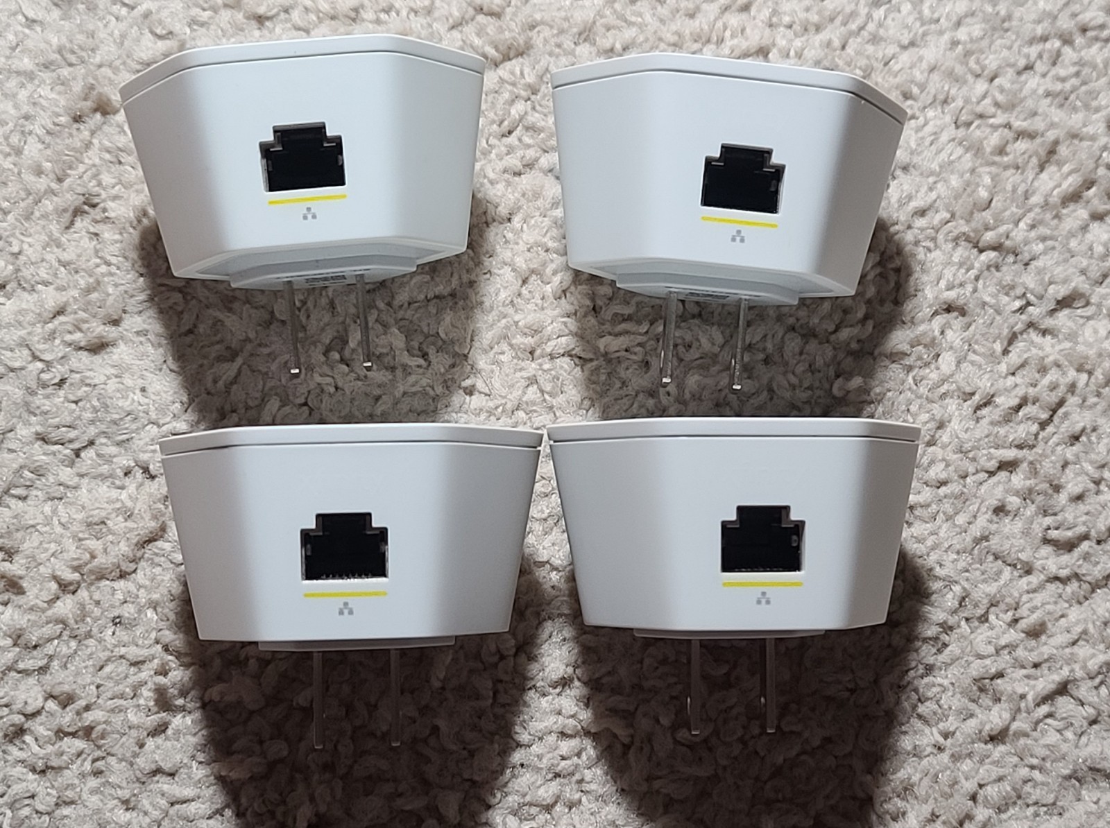 Set Of 4 Xfinity xFi Pods WiFi Network Range Extenders 1st Generation XE1-S