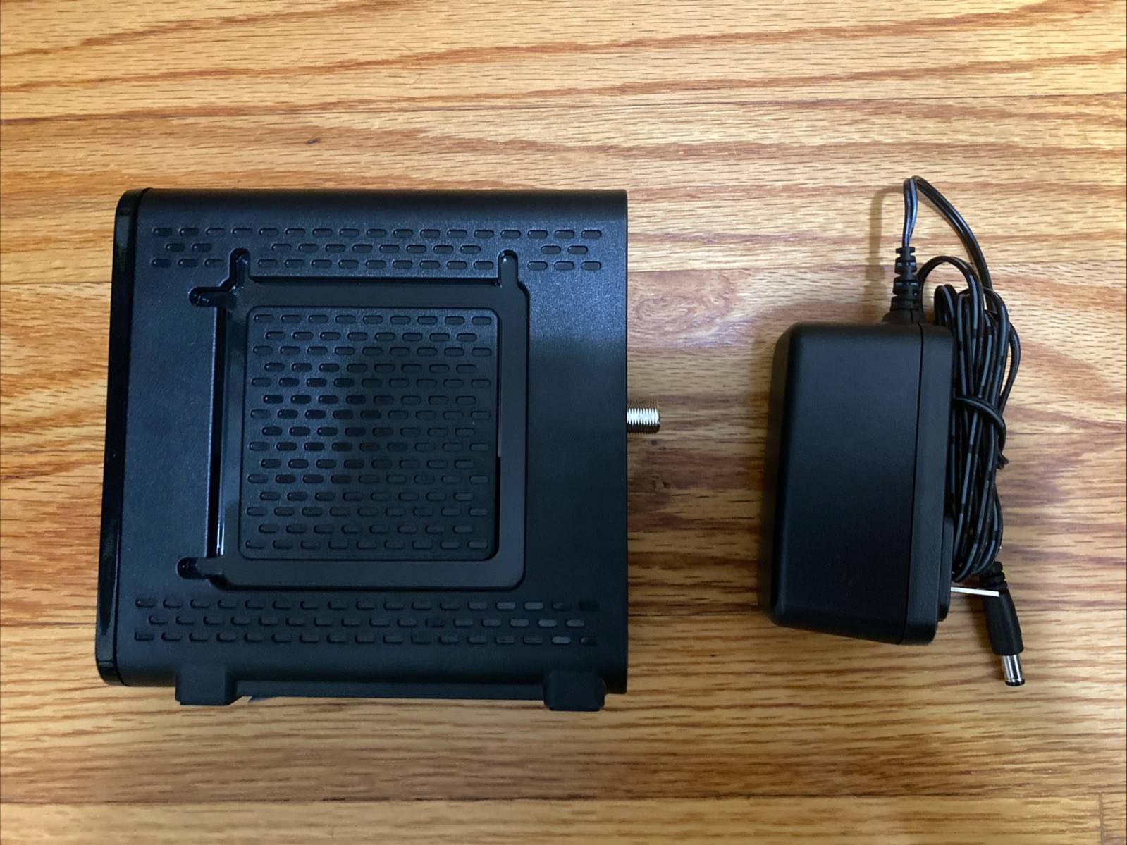 Motorola Arris SURFboard SB6121 DOCSIS 3.0 Cable Modem – Black with A/C Adapter