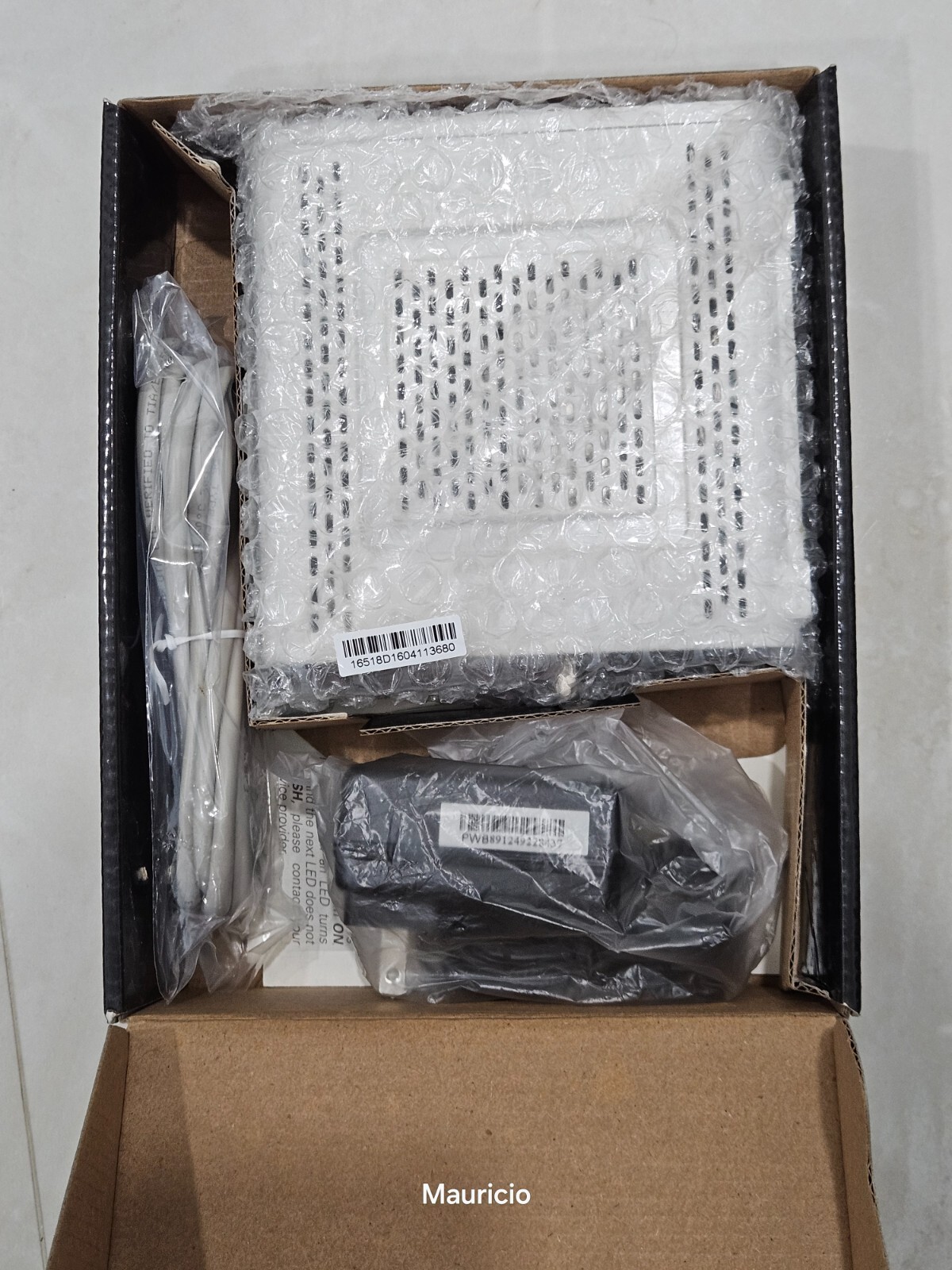 Motorola SURFboard SB6121 (575319-019-00) 199.68 Mbps,New, never used White