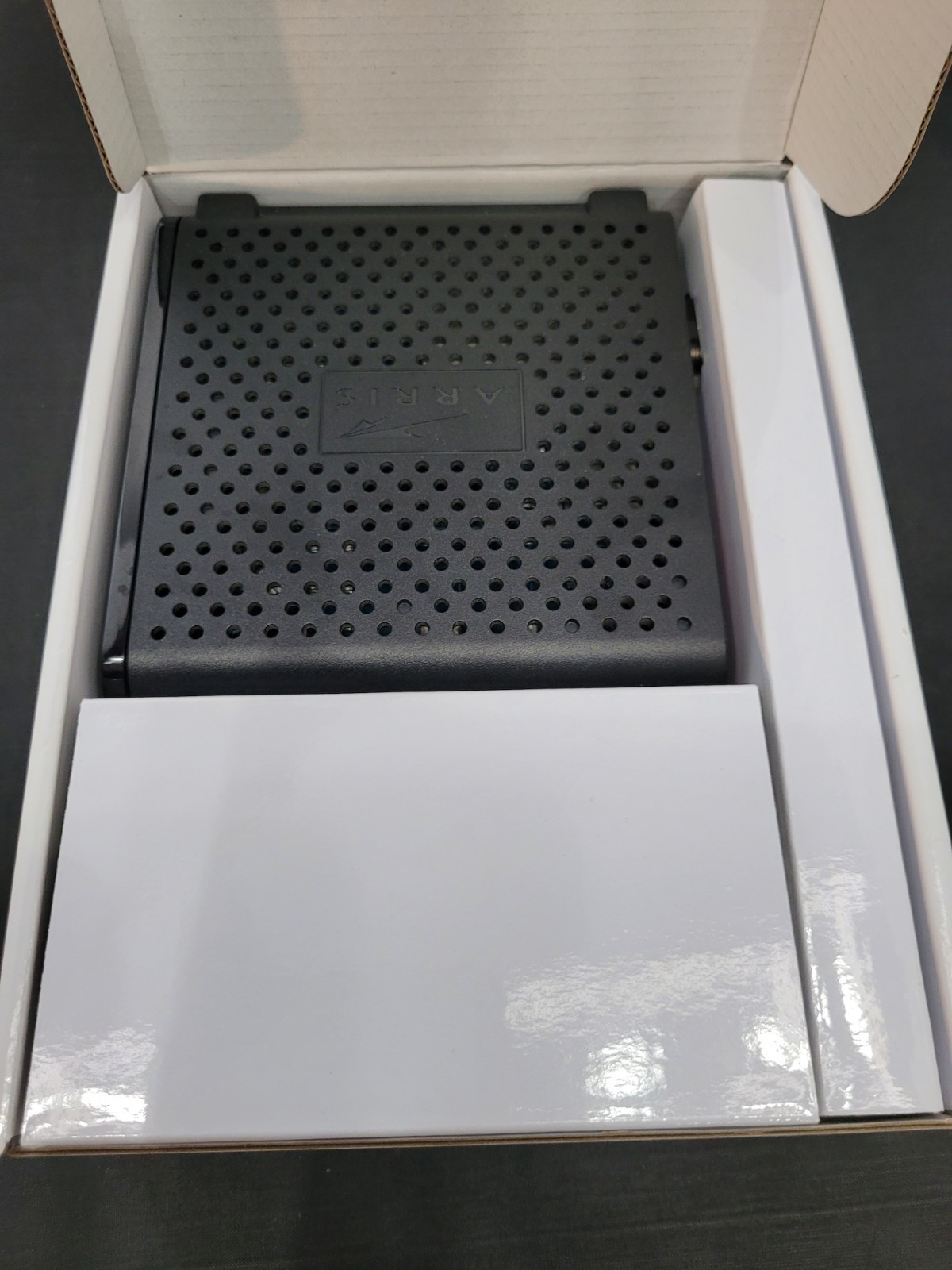 ARRIS SB6183 Surfboard 16×4 DOCSIS 3.0 Cable Modem – Black Used