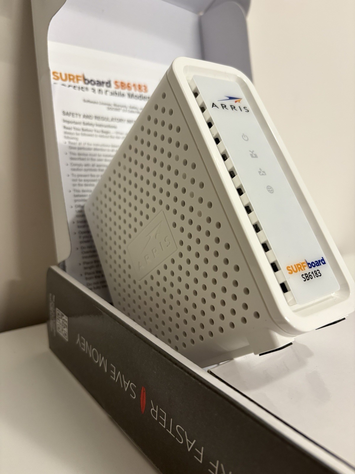 Arris Surfboard SB6183 686 Mbps 16×4 DOCSIS Cable Modem, White, Appears New