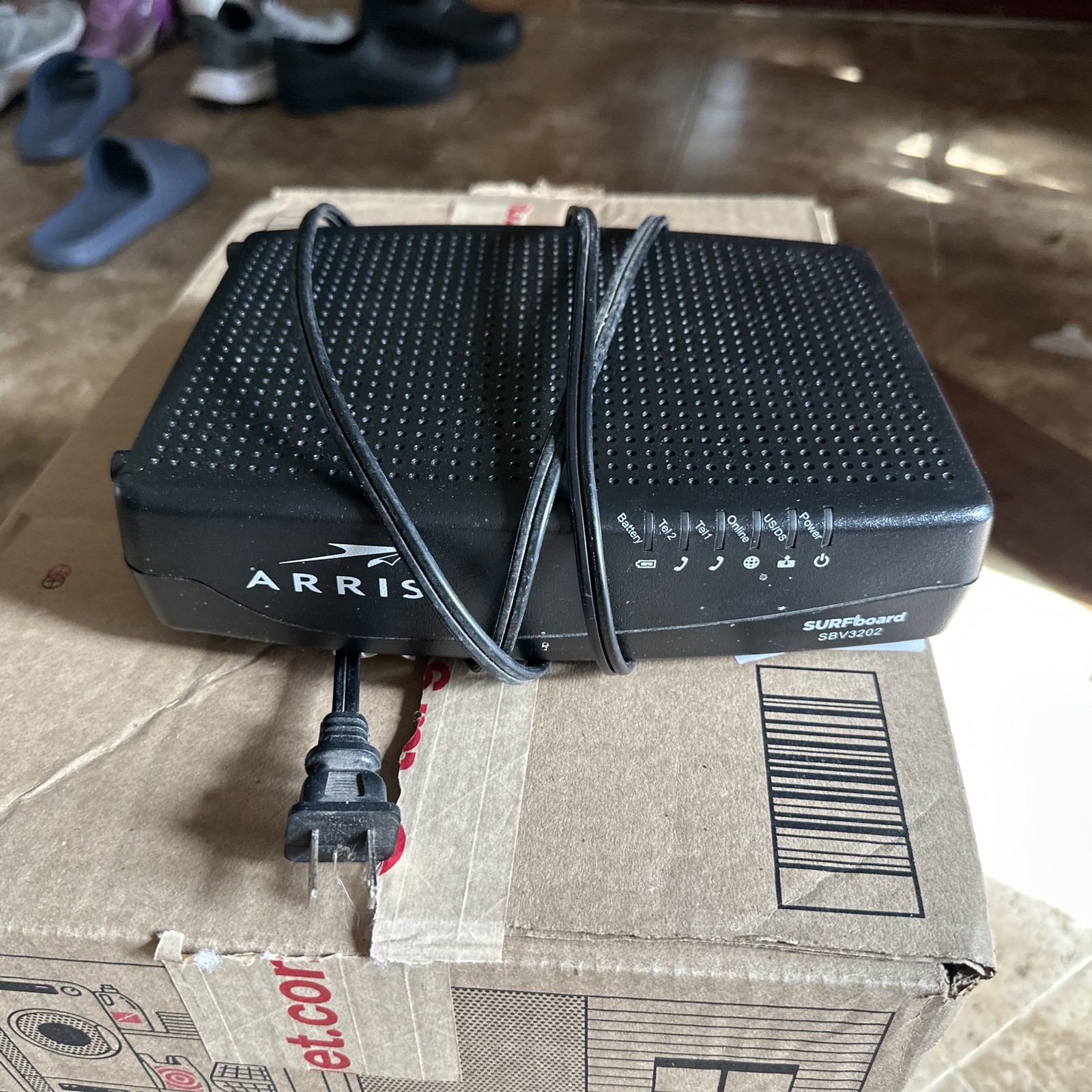 ARRIS SURFboard SBV3202 DOCSIS 3.0 Cable Modem Comcast Xfinity Internet & Voice