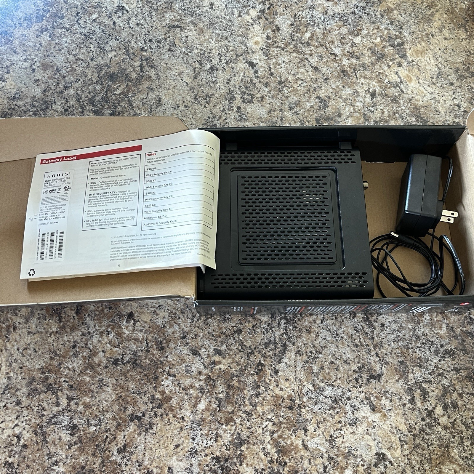 Motorola ARRIS SURFboard SBG6580 DOCSIS 3.0 Cable Modem and Wi-Fi Router N300