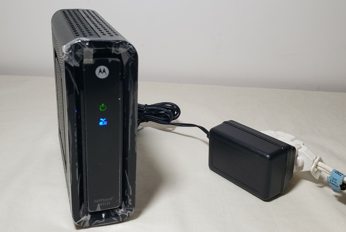 Motorola SURFboard SB6121 P/N: 575186-017-00 (Coax Cable Modem)