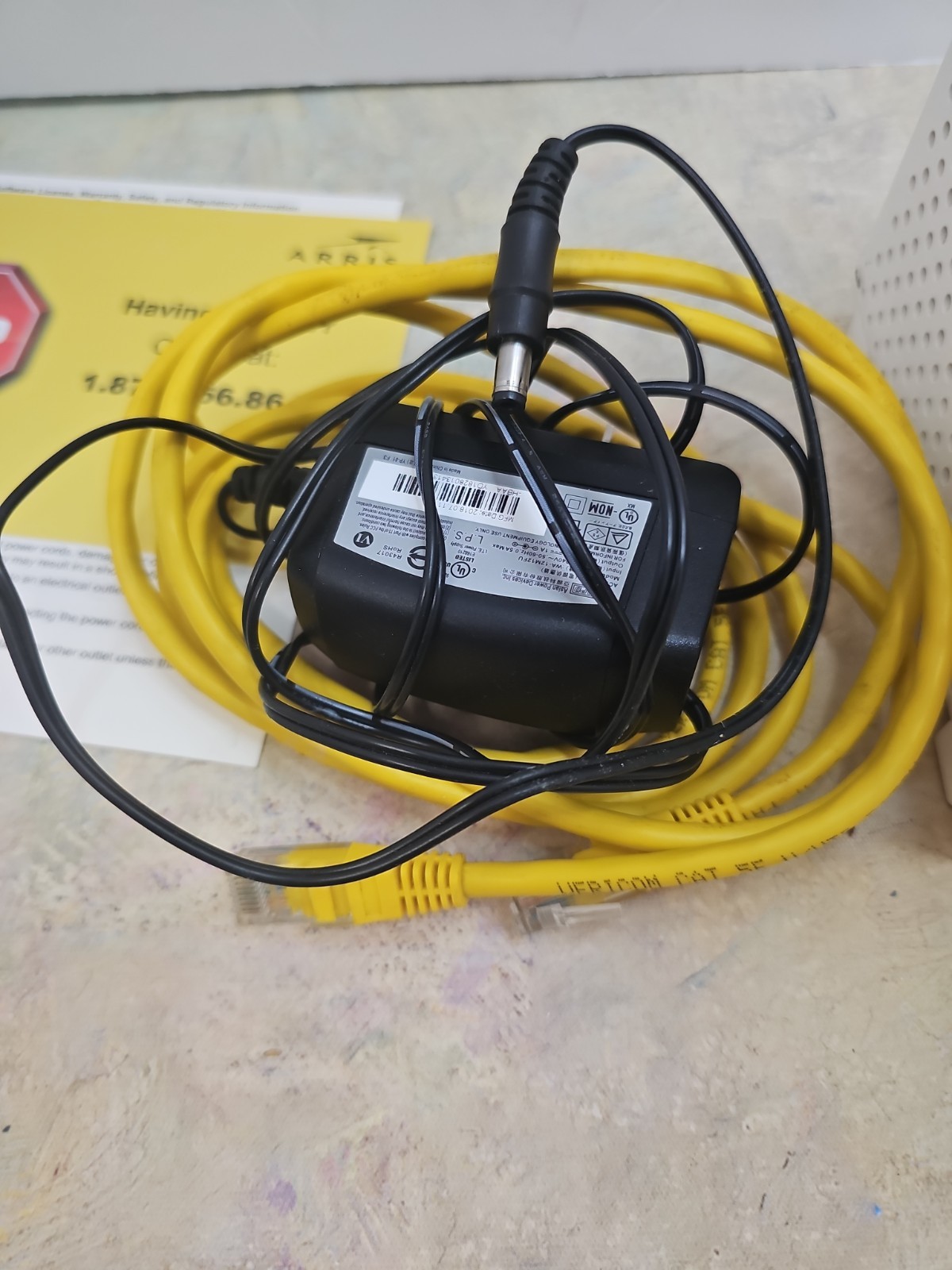 ARRIS SURFboard Modem DOCSIS 3.0 Cable White SB6183 W/ethernet Cable RJ45