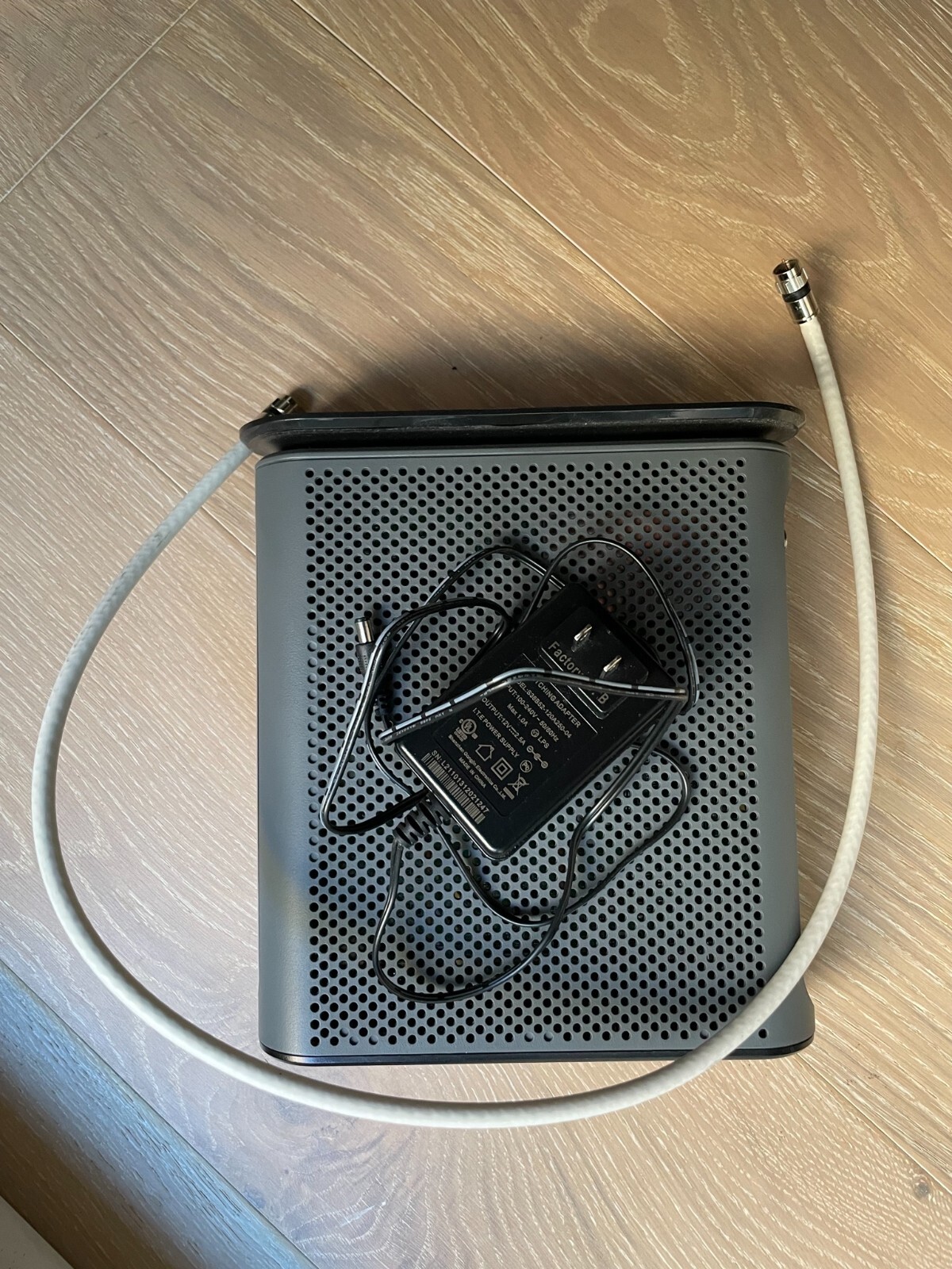 Motorola MG7700 AC1900 Dual-Band 24×8 Cable Modem Router UP TO 1,000 Mbps