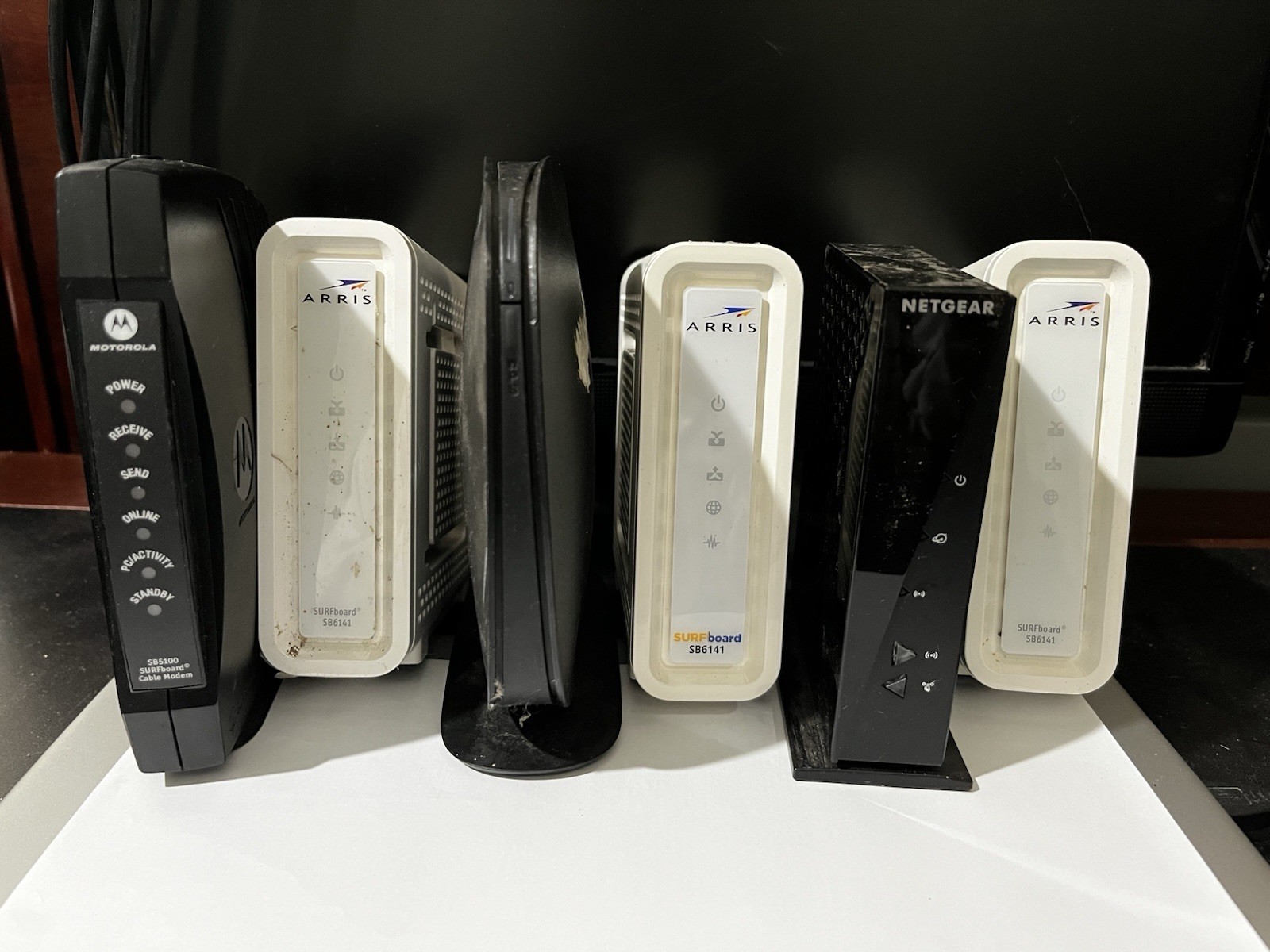 Dealers lot Router Variety Arris Netgear Motorola Belkin