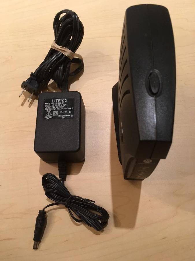 Motorola SURFboard SB5100 Cable Modem with Power Adapter (SB 5100 Surf Board)