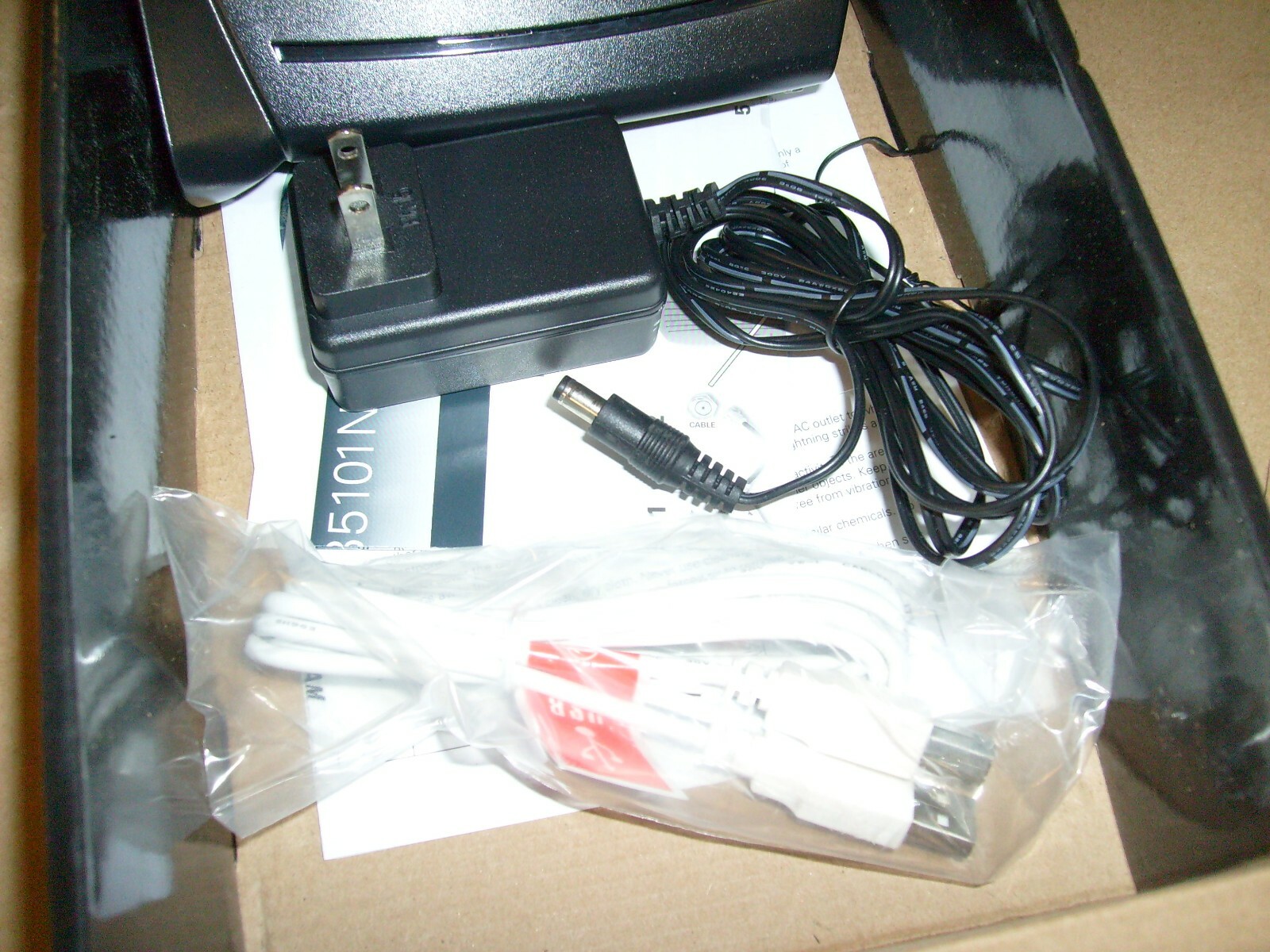 Motorola Surfboard SB5101U Cable Modem With PWR Cord , box, CD , directions