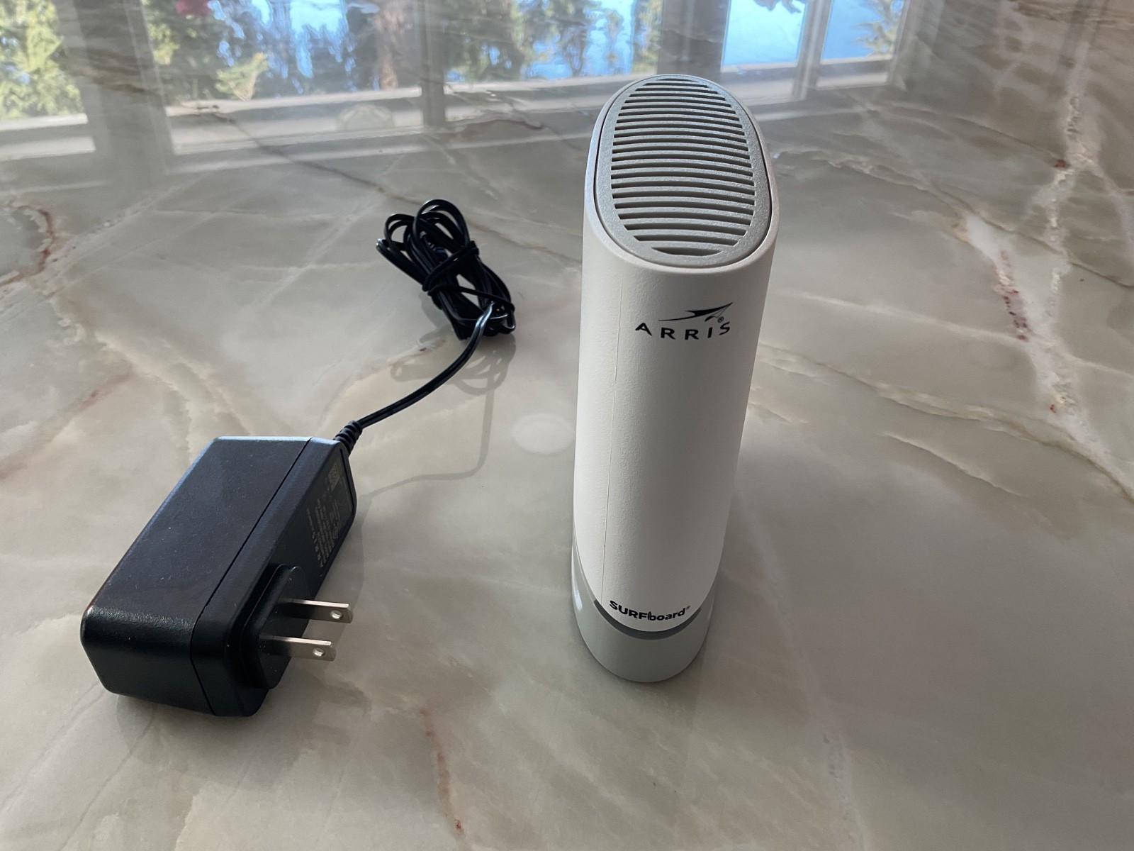 ARRIS S33 2.5 Gbps Ethernet Port – White. Multi-Gigabit Cable Modem. Working.