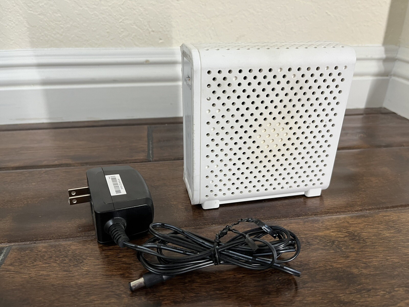 ARRIS SB6183 SURF board 16 x 4 686 Mbps DOCSIS Speed 3.0 Cable Modem White
