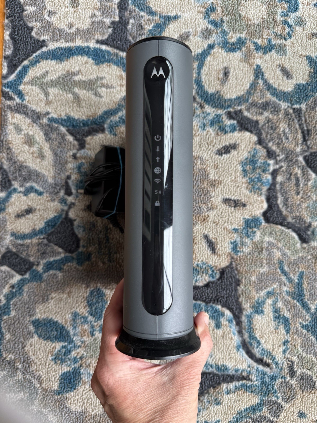 Motorola 24X8 Cable Modem plus AC1900 Wifi Router Model MG7700 home office