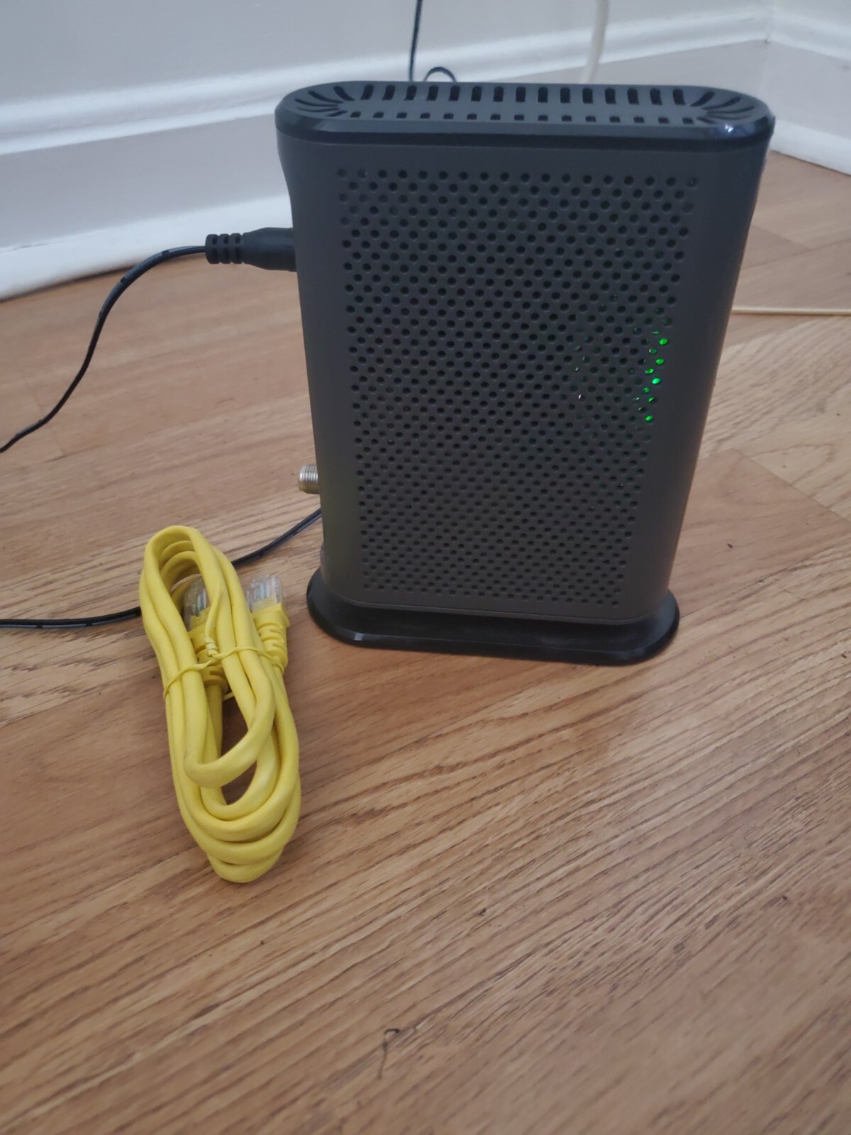 Motorola Cable Modem WiFi Router, Model: MB7220