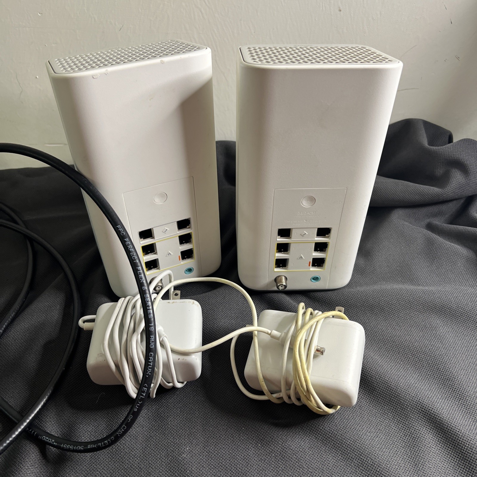 2 PCs Comcast Xfinity XB7-T Modems WiFi Router W OEM Power Adapter and Coax Cab