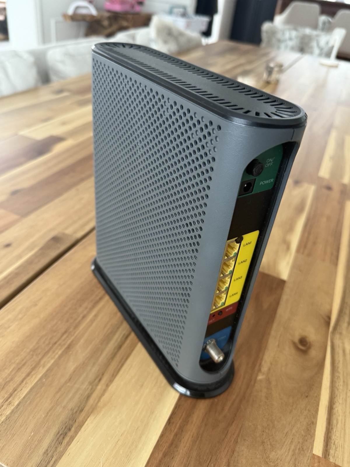 Motorola MG7700 Modem WiFi Router Combo