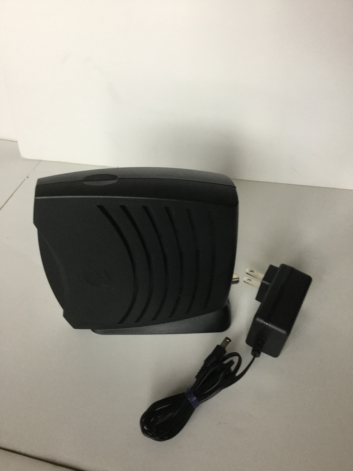 Motorola SB5101U SURFBoard Cable Modem with AC Adapter EUC