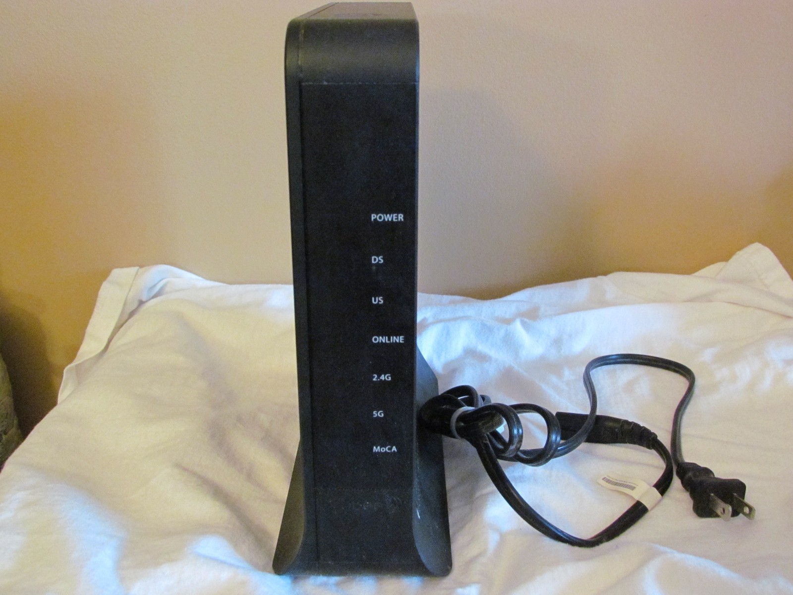 Used Ubee DDW36C Wireless Cable Modem Router w/power cord