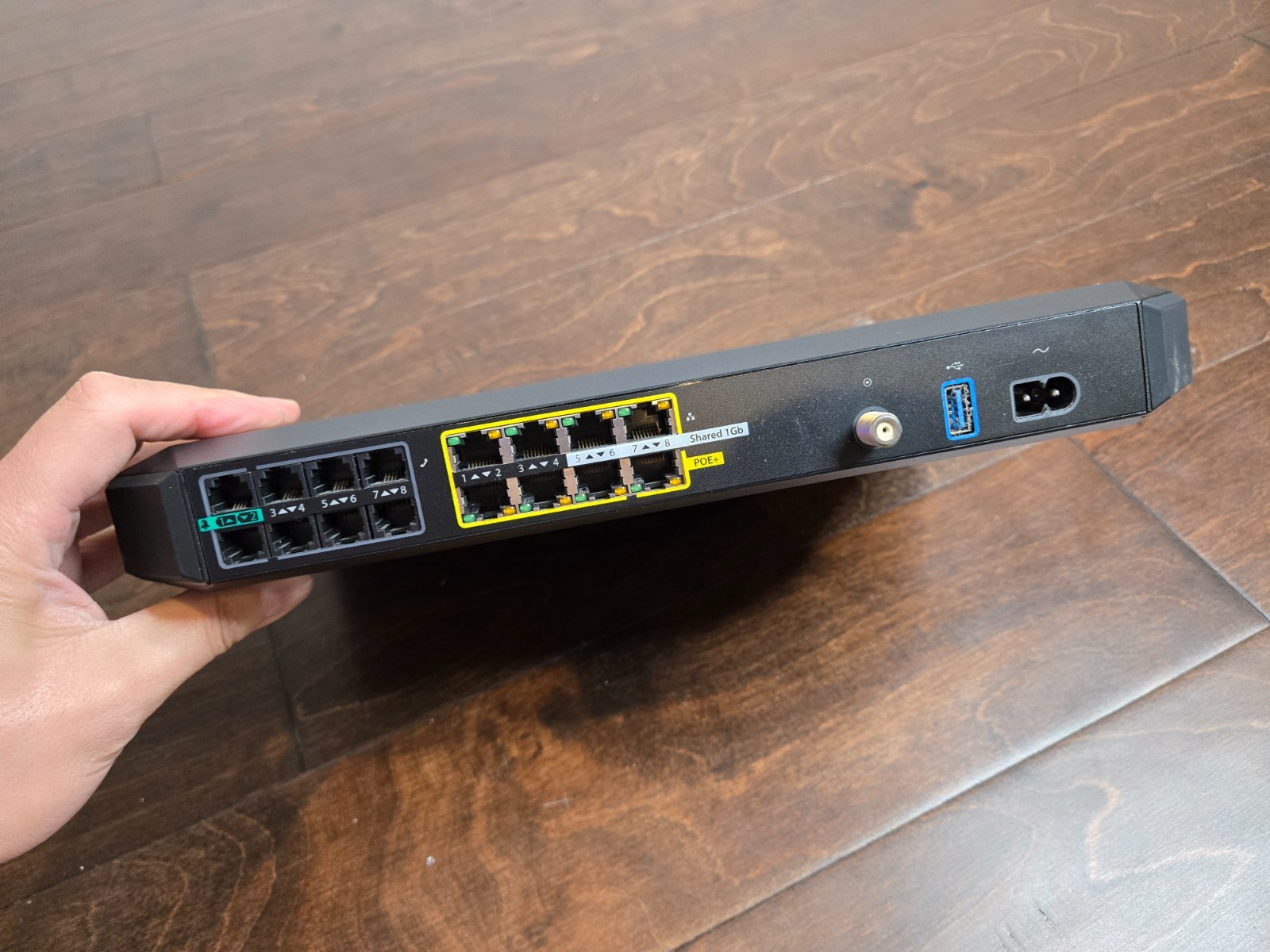 RT Comcast Business CBR-T CGA4131COM Cable Modem WiFi Router Gateway W/ Cables