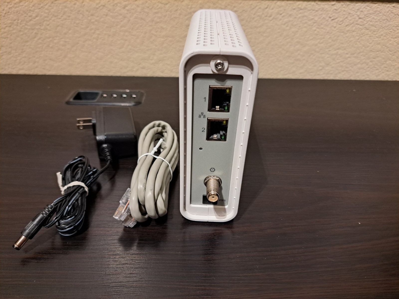 ARRIS SURFboard SB8200 V2 DOCSIS 3.1 Cable Modem Gigabit 2 Ports Ethernet+Power