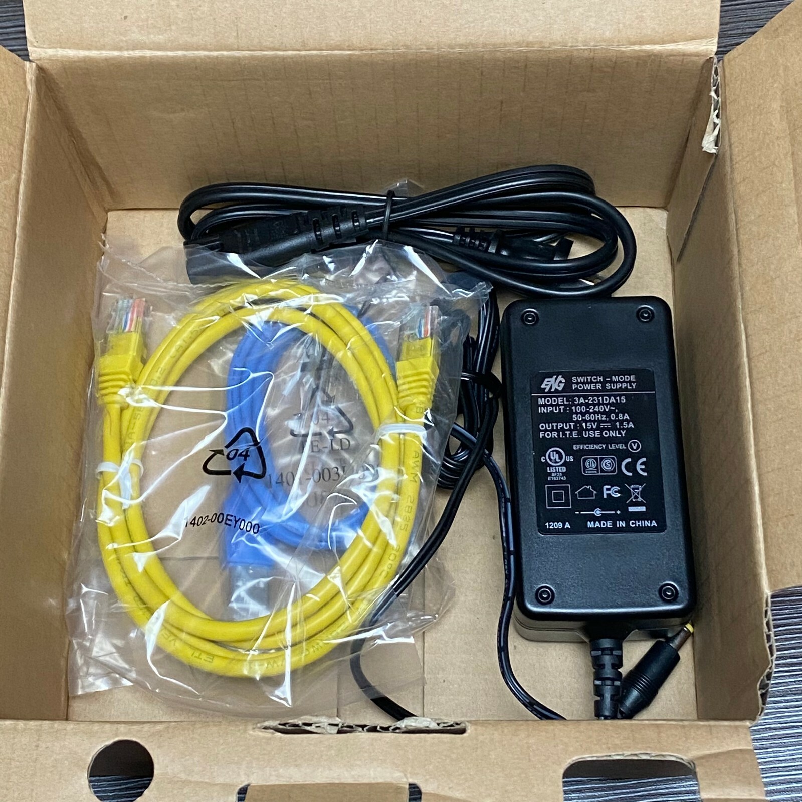 Cisco DPC3825 4 Port DOCSIS 3.0 Gateway Wireless Router Power Supply Included