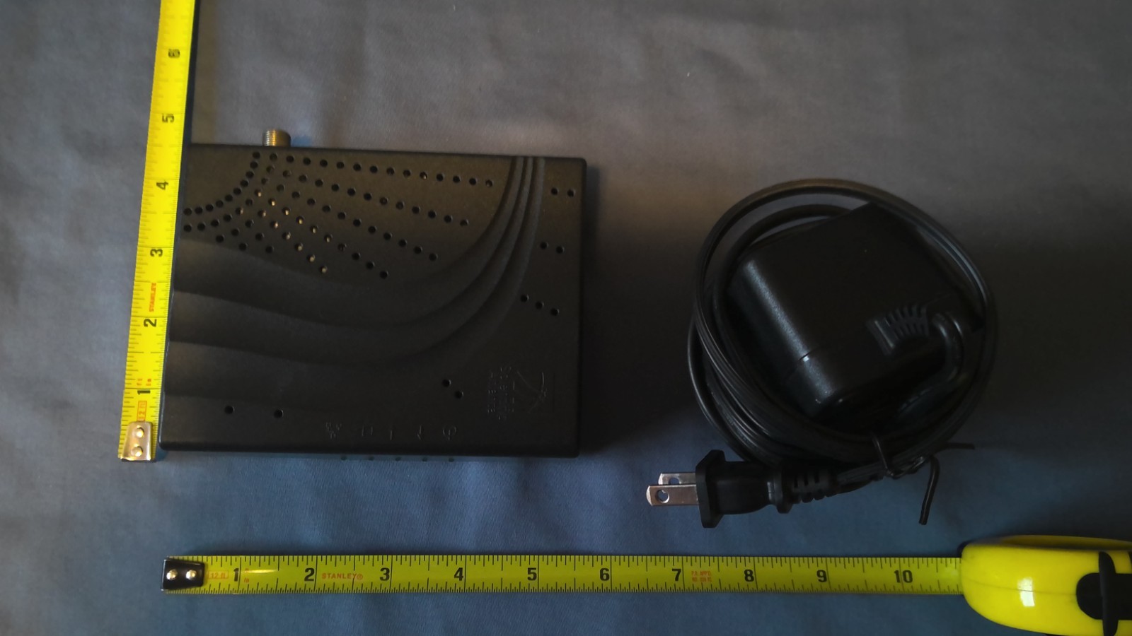 Scientific Atlanta DPC2100R2 Series Cable Modem and adapter