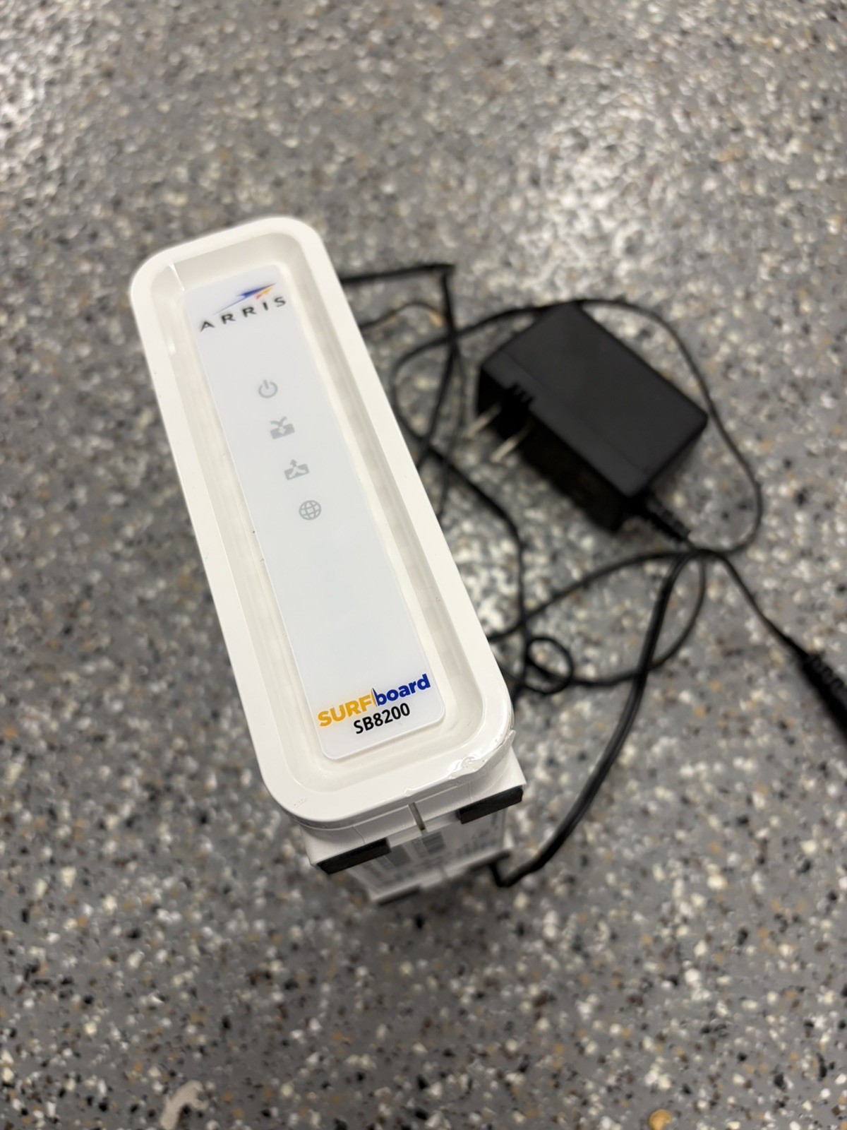 Arris SURFboard SB8200 DOCSIS 3.1 Gigabit Cable Modem White Wired 2 Gbps 2-Ports