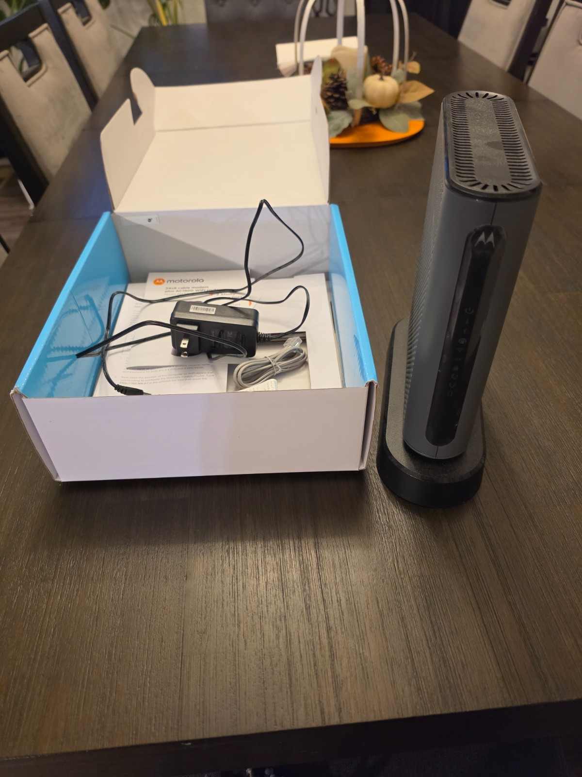 Motorola MT7711 24X8 Cable Modem and AC1900 Dual Band Wi-Fi Gigabit Router.