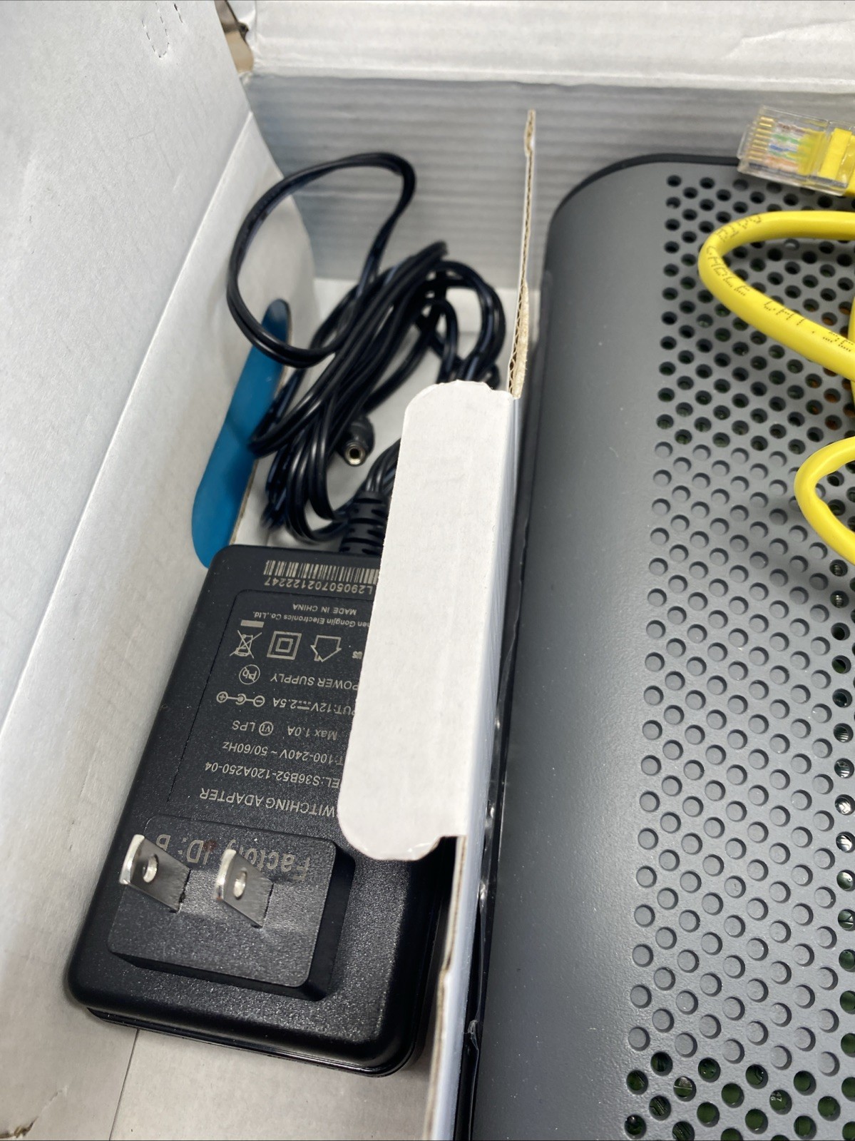 Motorola MG7700 AC1900 Dual-Band DOCSIS 3.0 Cable Modem Router With Box+ Nice