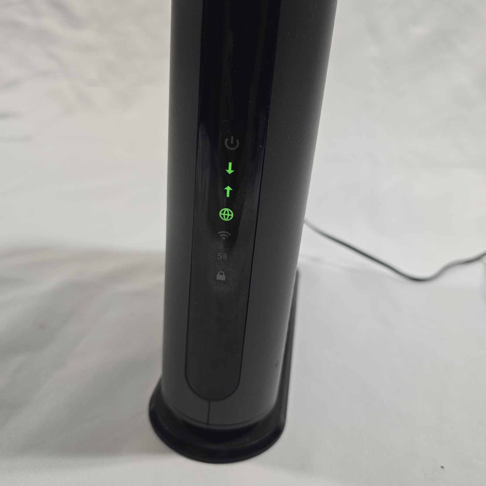 Motorola MG7550 Cable Modem Plus Router 16×4 686 Mbps AC1900 Dual Band WiFi