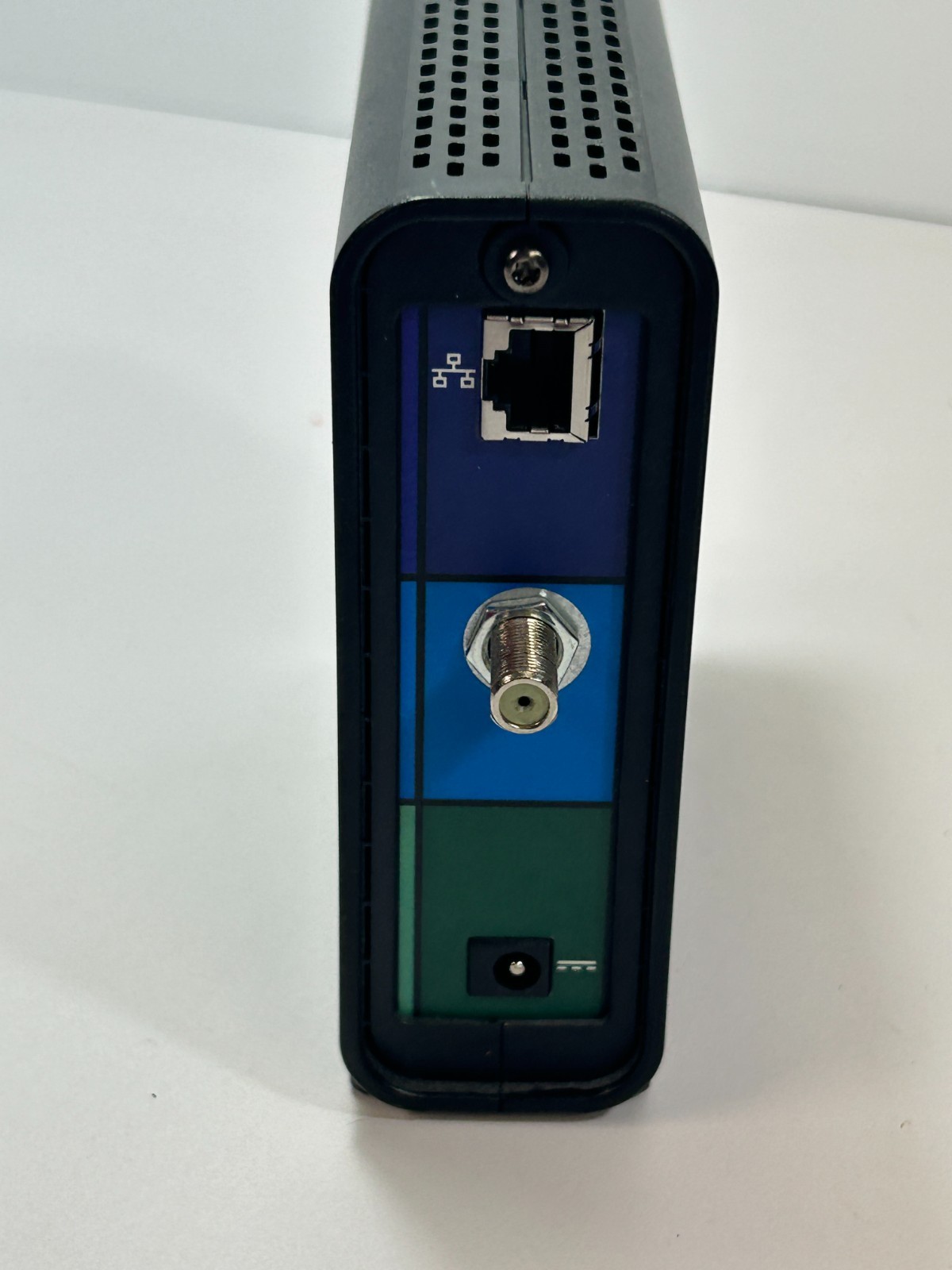 Arris Surfboard SB6121 Cable Modem High Speed Internet Pre-owned. Black