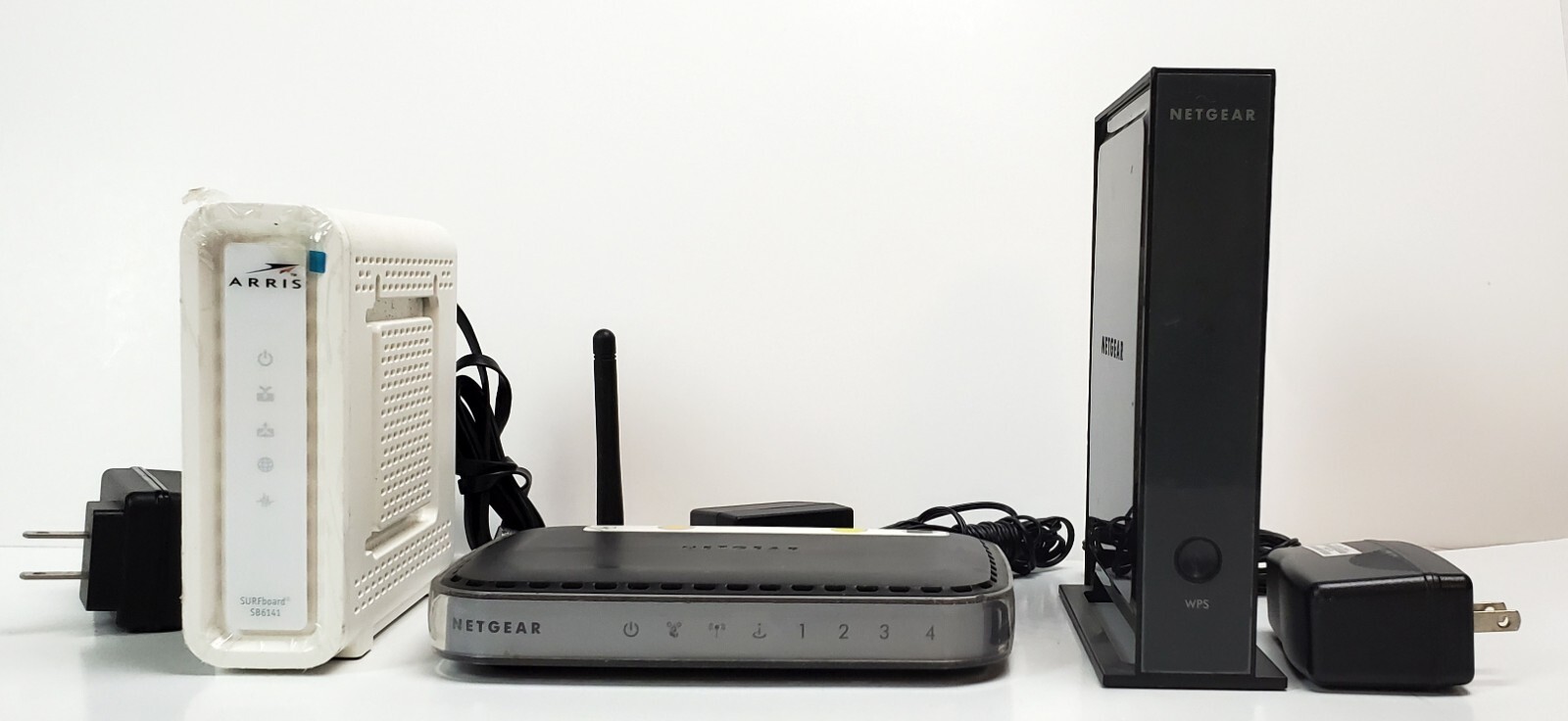 Lot Of ARRIS SURFboard SB6141 Netgear WN200 RPT v2 Netgear WNR1000 v2