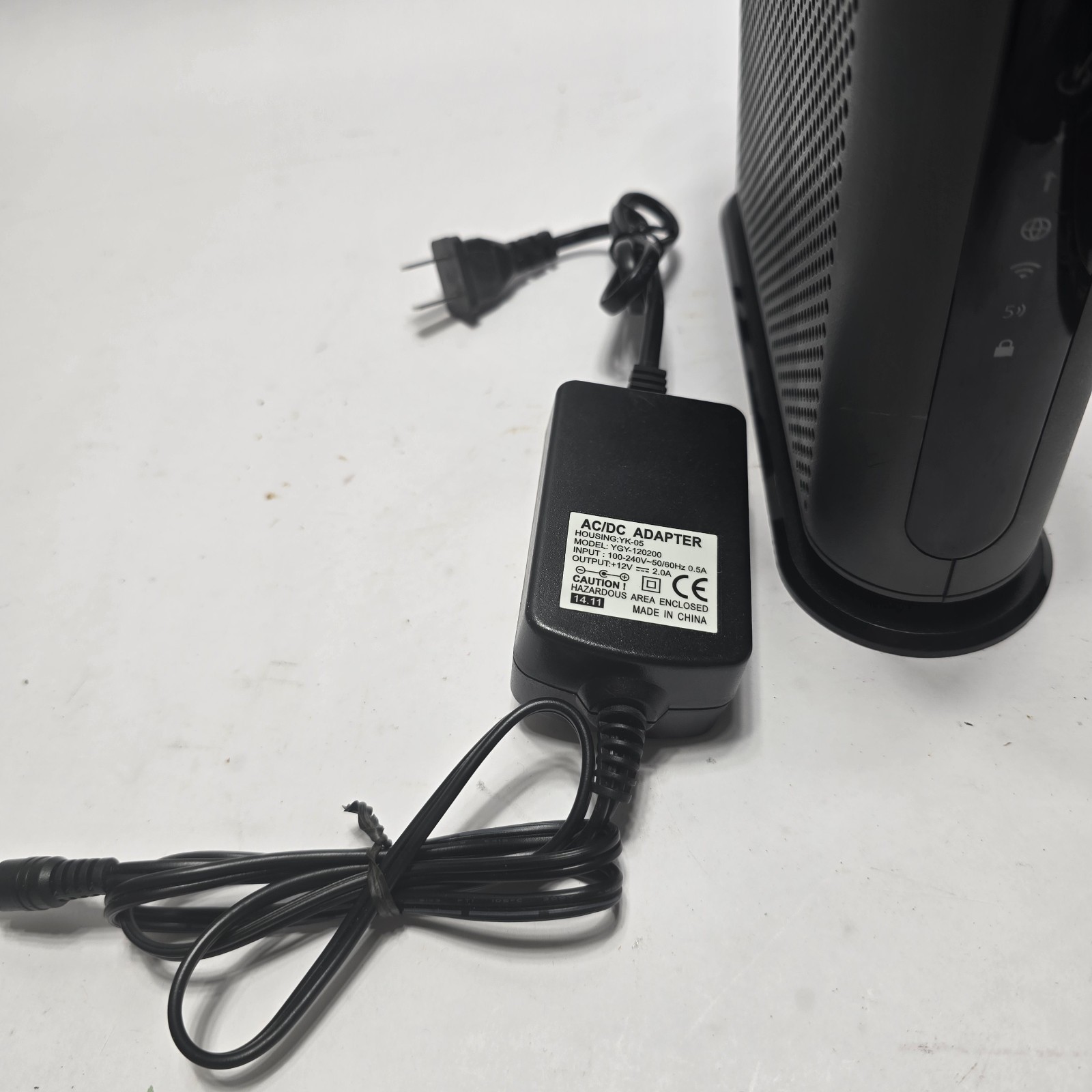 Motorola MG7540 AC1600 Dual Band Cable Modem WiFi Router 16×4 Gigabit Combo.