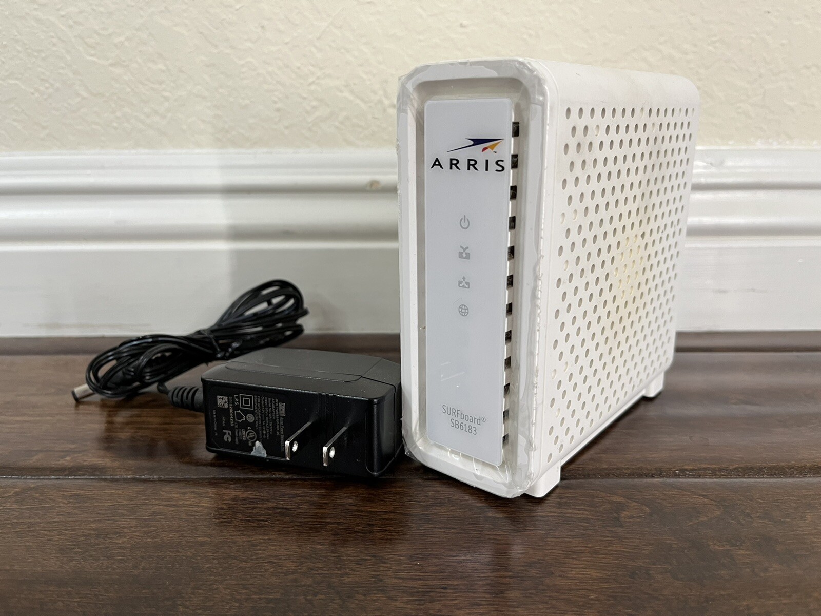ARRIS SB6183 SURF board 16 x 4 686 Mbps DOCSIS Speed 3.0 Cable Modem White
