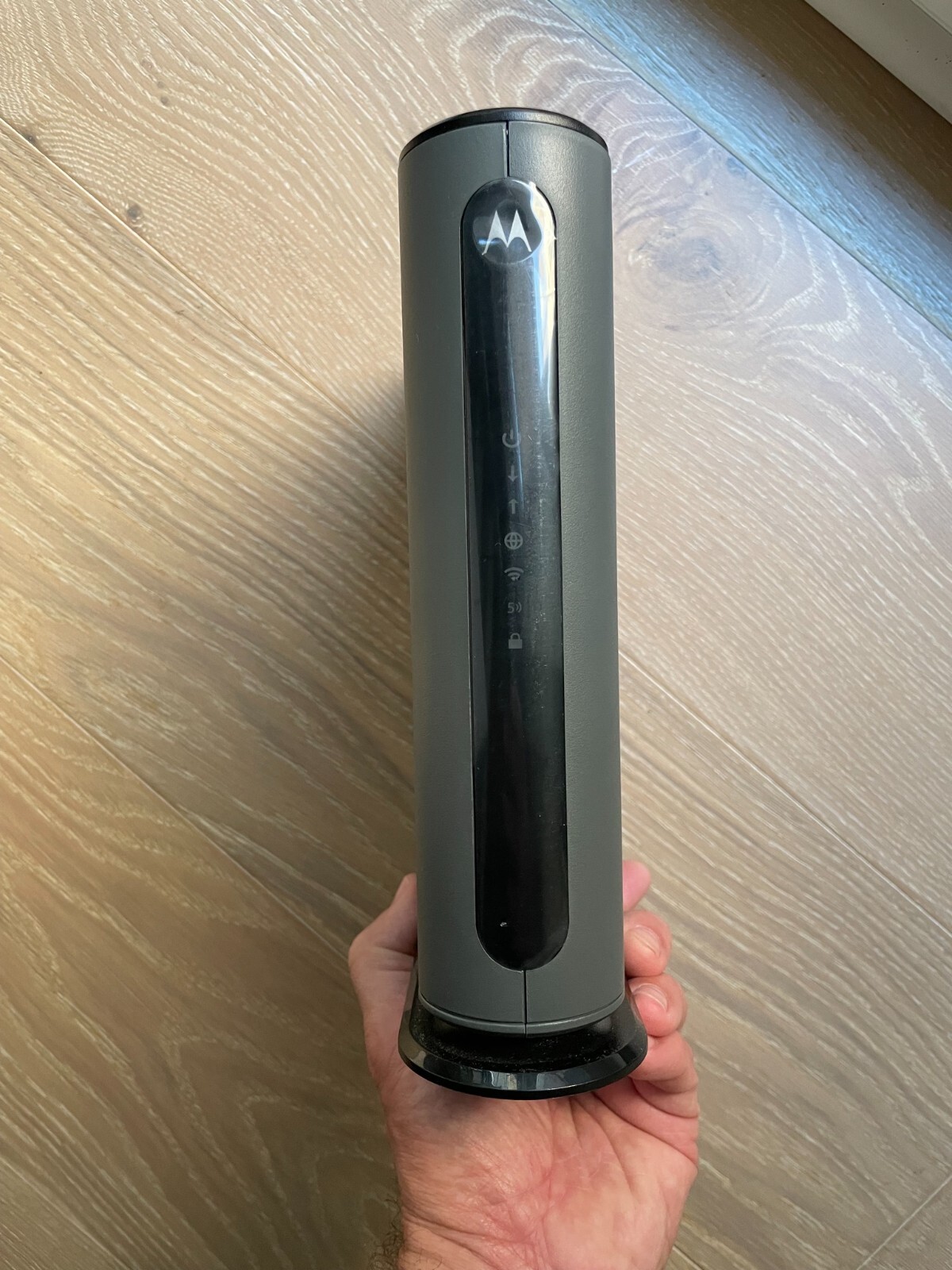 Motorola MG7700 AC1900 Dual-Band 24×8 Cable Modem Router UP TO 1,000 Mbps