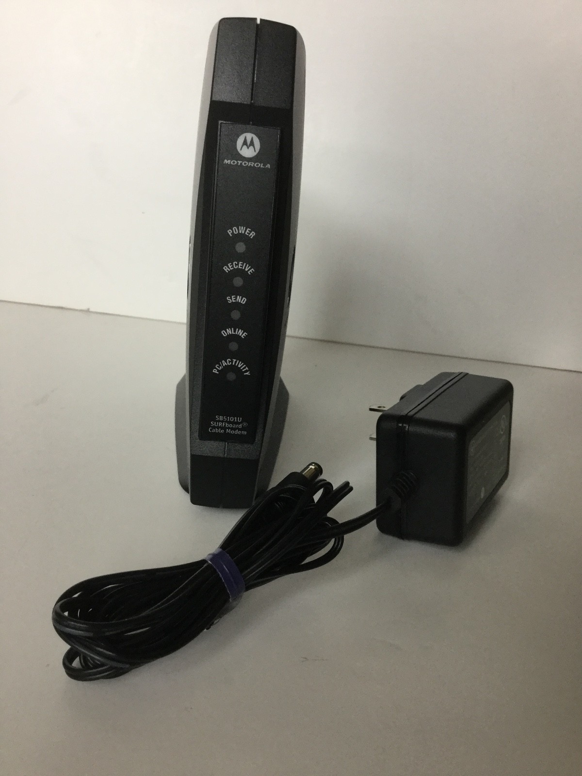 Motorola SB5101U SURFBoard Cable Modem with AC Adapter EUC