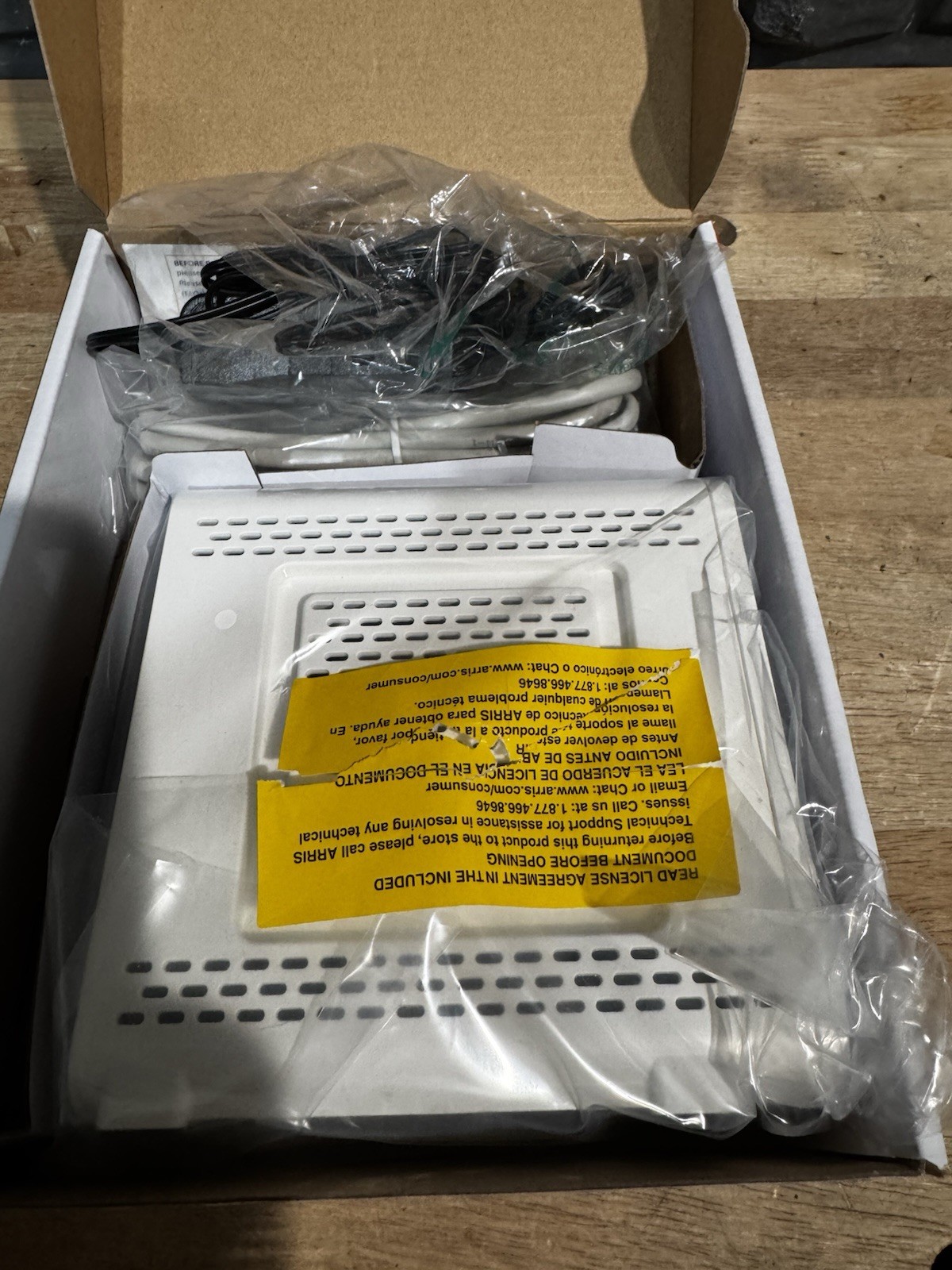 ARRIS SURFboard SB6190 DOCSIS 3.0 32 x 8 Gigabit Cable Modem (OPEN BOX)