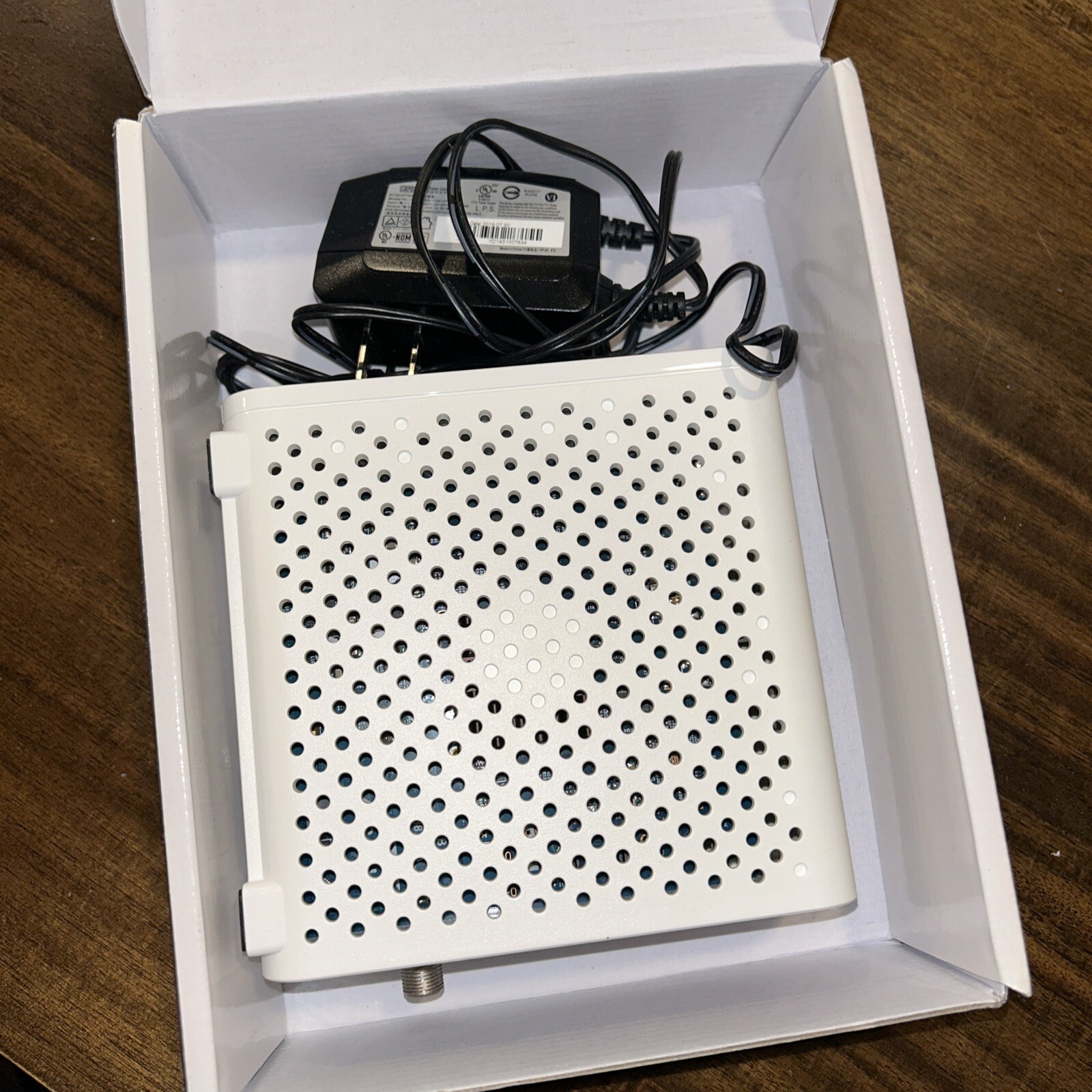 Arris Surfboard SB6183 Cable Modem 16×4 Modem Channels Open Box