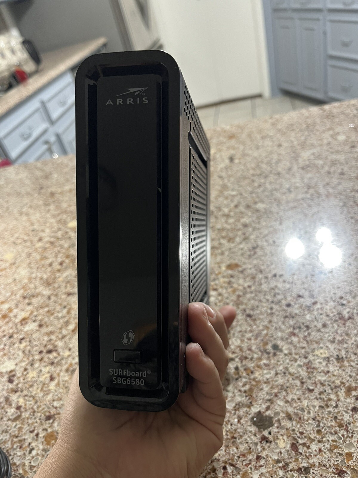ARRIS SBG6580-2 8×4 DOCSIS 3.0 Cable Modem/Wi-Fi N600 N300