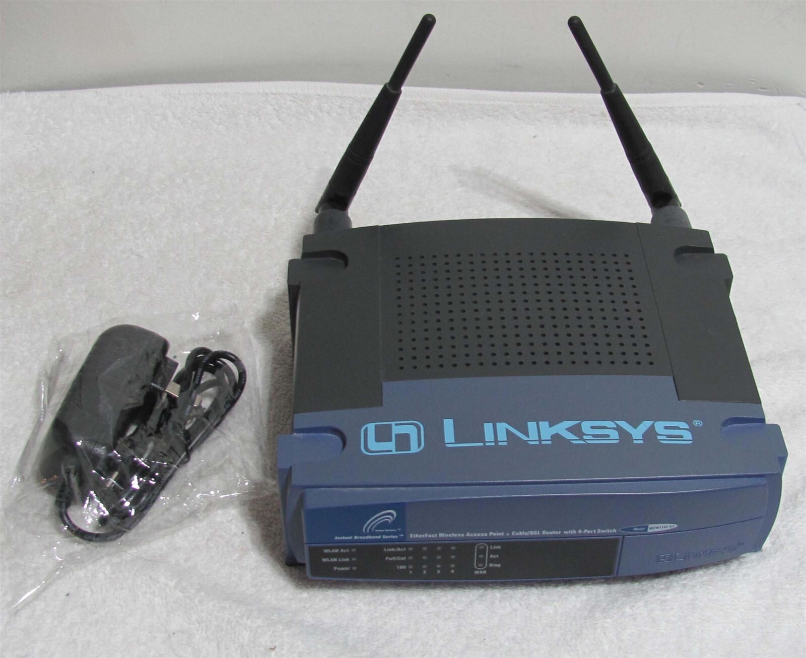 Linksys Wireless-B Broadband Router 2.4GHz 4 Port-WEP Model BEFW11S4V2 (LU)