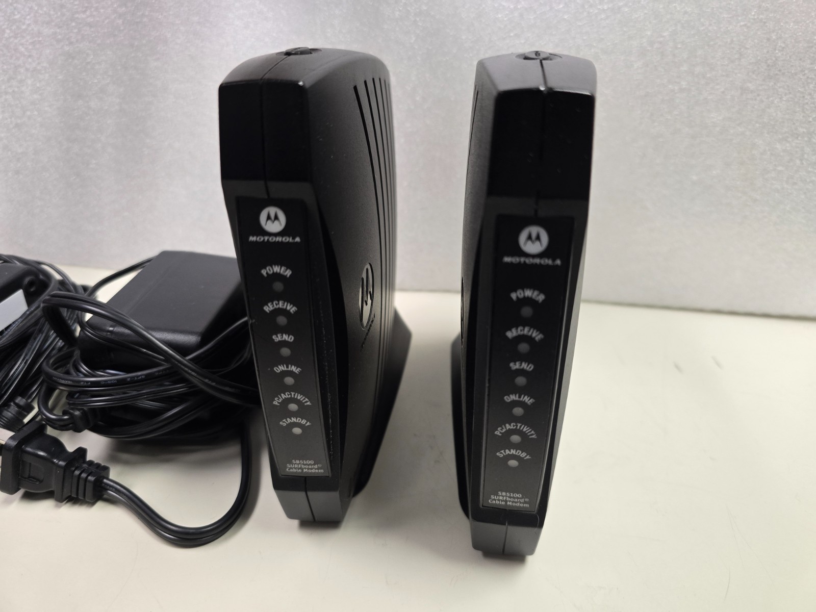 Motorola SURFboard SB5100 Cable Modem w/ Adapter