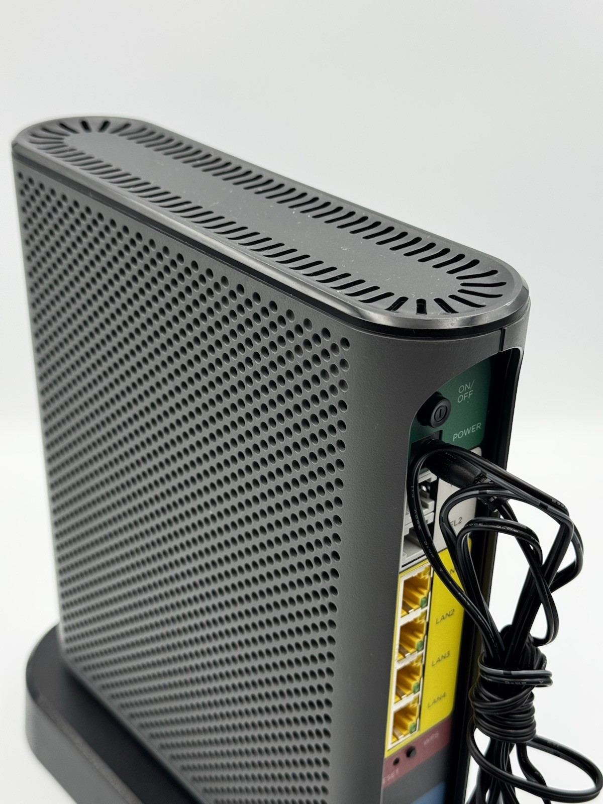 Motorola 24×8 Cable Modem + AC1900 WiFi Router + 2 Phone Line for XfinityMT7711.