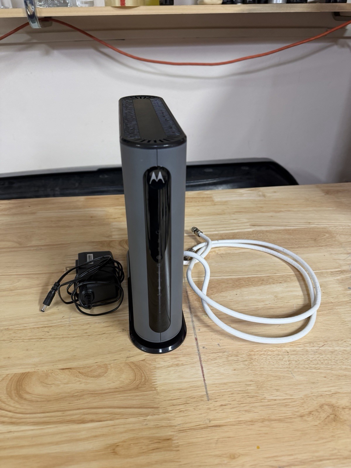 Motorola MG8702Ultra Fast Cable Modem RouterXfinity, Cox,Spectrum, 1GBS