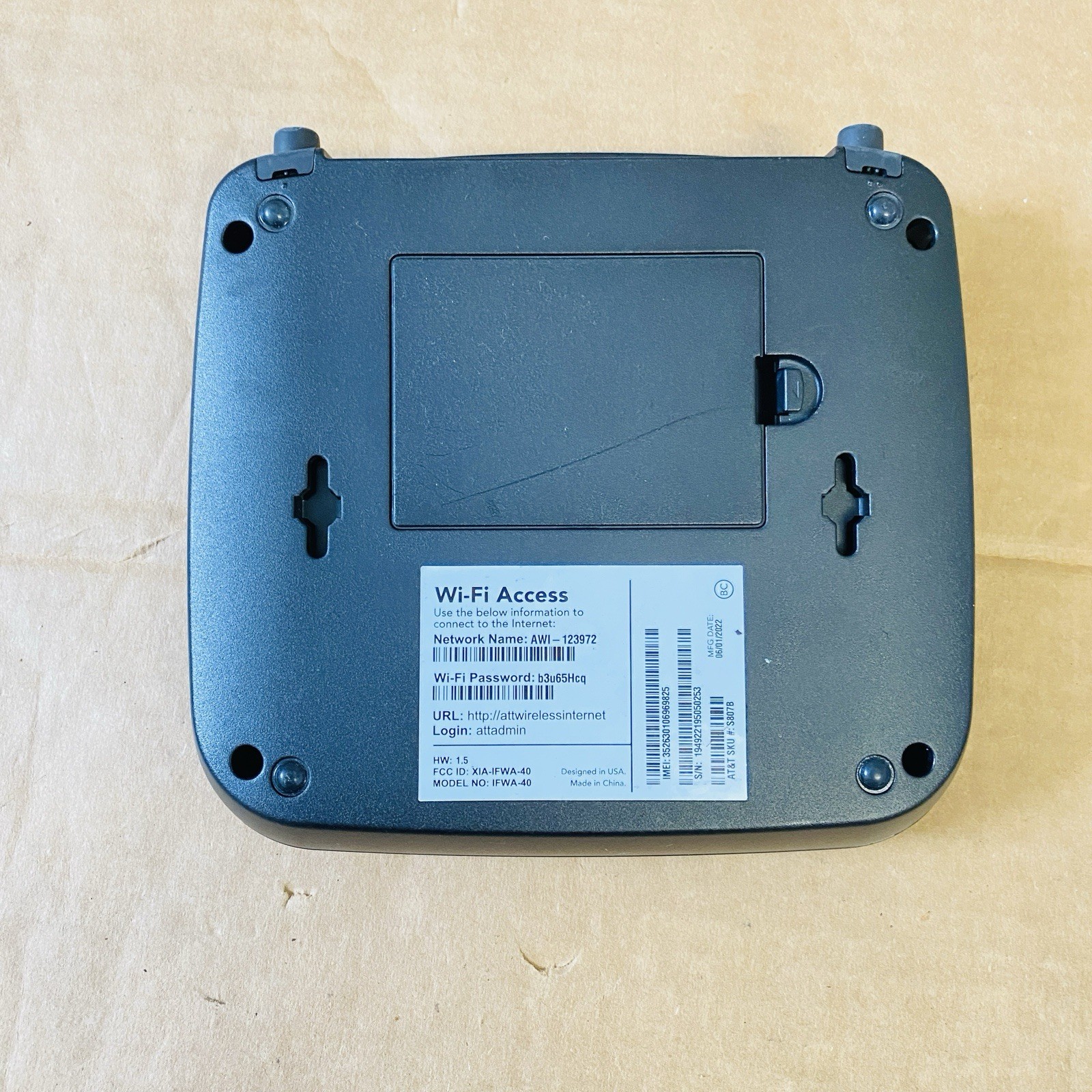 ATT Wireless Internet Modem IFWA-40 Hotspot Black (AT&T) With Charger AC Adapter