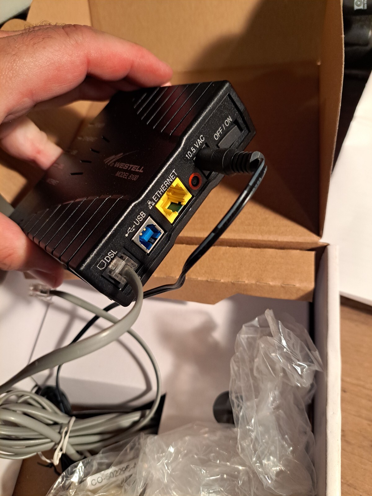 WESTELL 6100F MODEL F90-610025-06 ADSL2 + MODEM With Power Supply