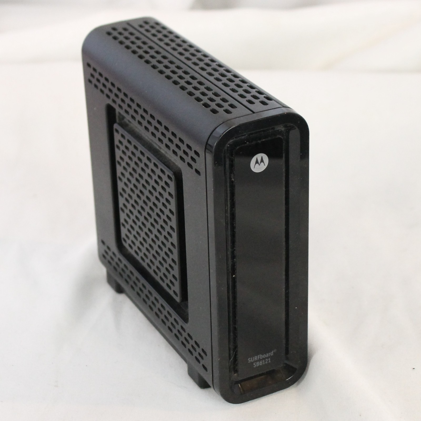 Motorola SURFboard Modem SB6121 with Cable (575319-019-00) 199.68 Mbps