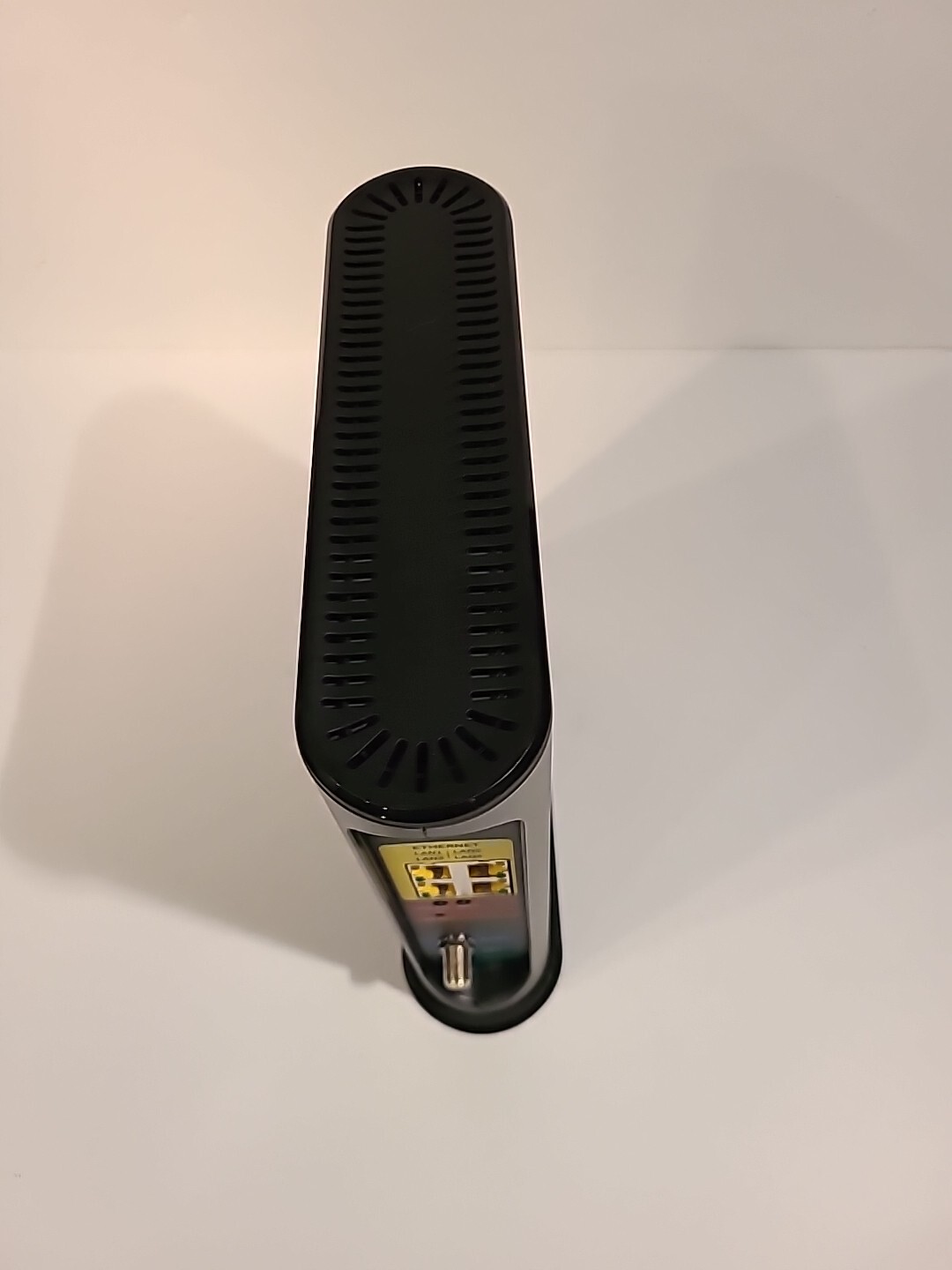 Motorola MG7550 16×4 DOCSIS 3.0 Cable Modem Plus AC1900 WiFi Router