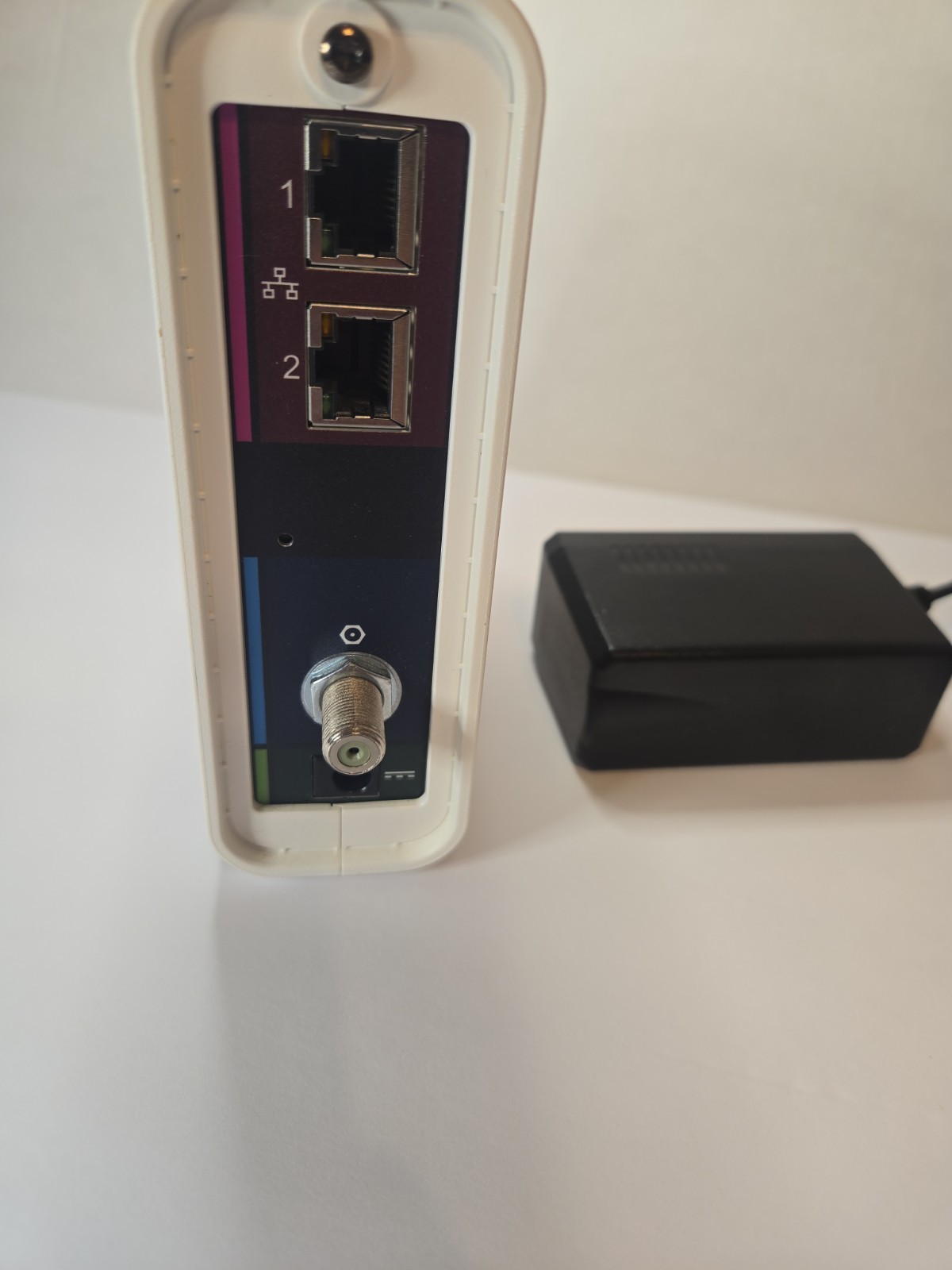 ARRIS SURFboard SB8200 DOCSIS 3.1 10 Gbps Cable Modem