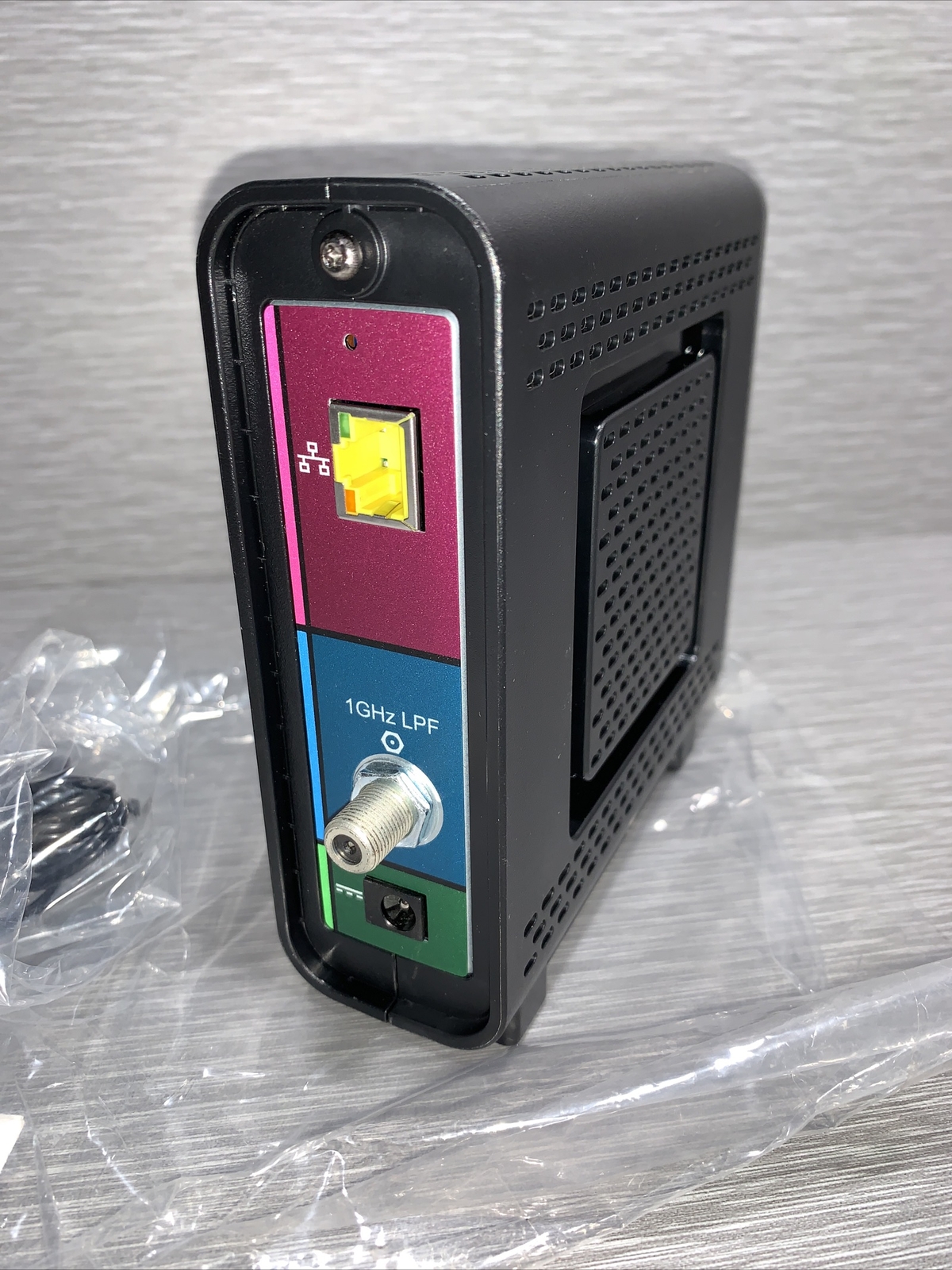 ARRIS SURFboard DOCSIS 3.0 Technology Gigabit + Cable Modem (SB6190) ™