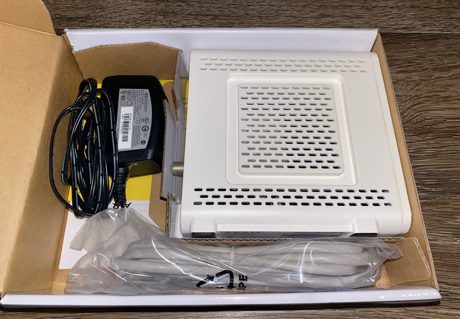 ARRIS Surfboard SB6190 32×8 DOCSIS 3.0 Cable Modem